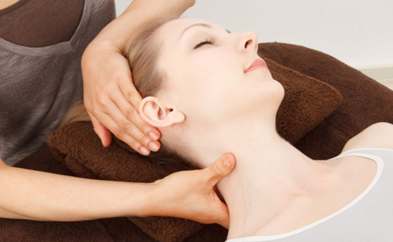 Liệu trình Massage Toàn Thân Thư Giãn Đá Nóng + Tinh Dầu Mỹ + Ngâm Chân Thảo Dược Đào Thải Độc Tố 75 Phút tại Happy Beauty & Spa