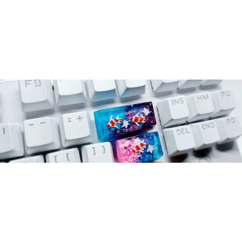 Keycap cá koi backspace 2u tone xanh tím than trang trí bàn phím cơ gaming.