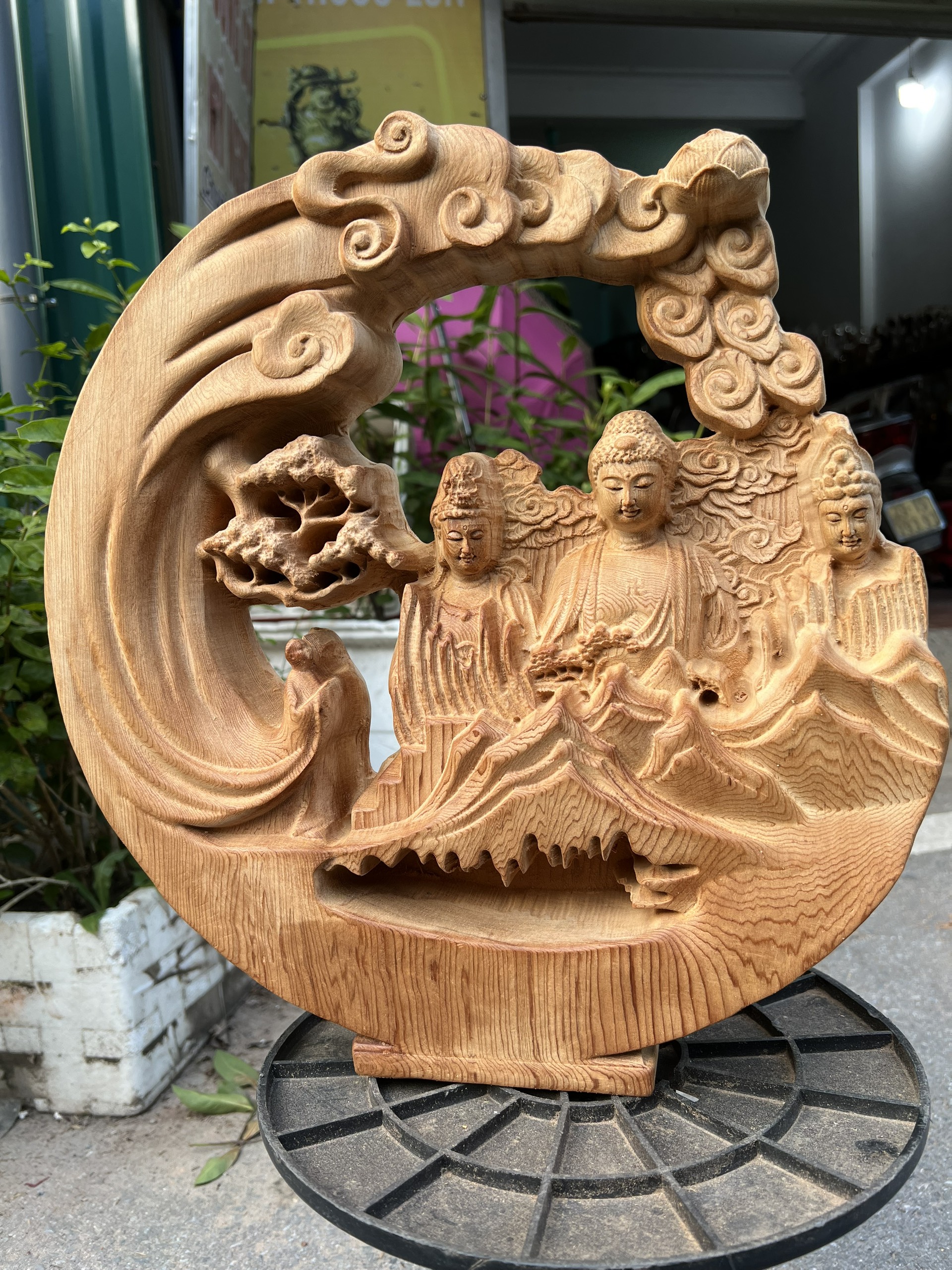 Tượng nhất tâm bái phật bằng gỗ ngọc am thơm nức kt 40x40x7cm