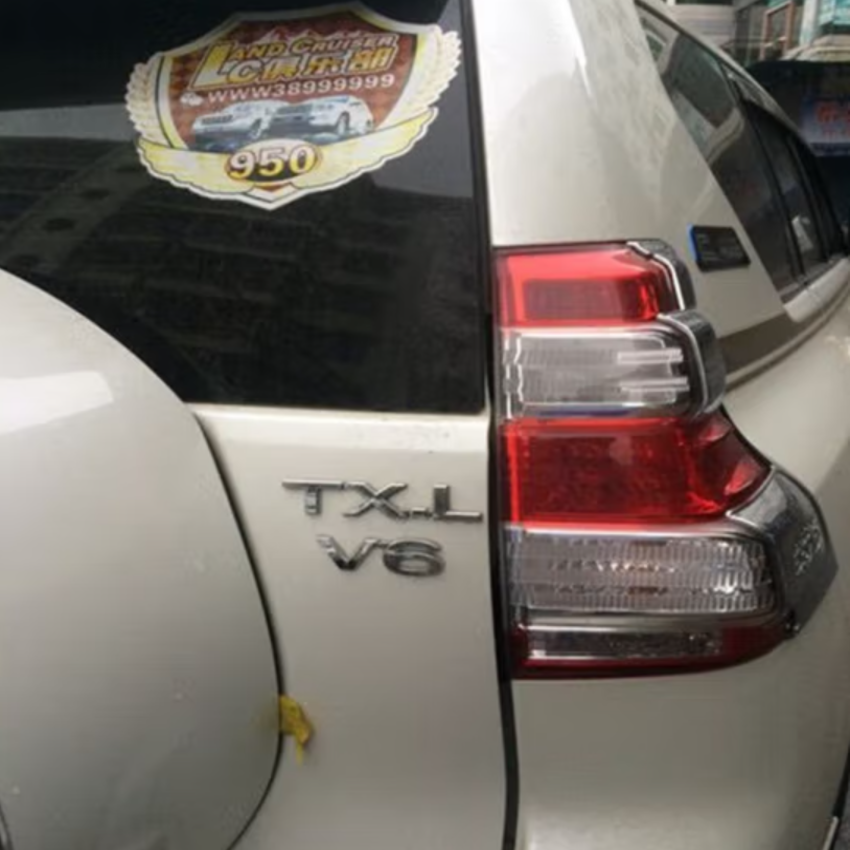 Decal tem chữ V8 và V6 dán đuôi xe ô tô Toyota Land Cruiser và Land Cruiser Prado