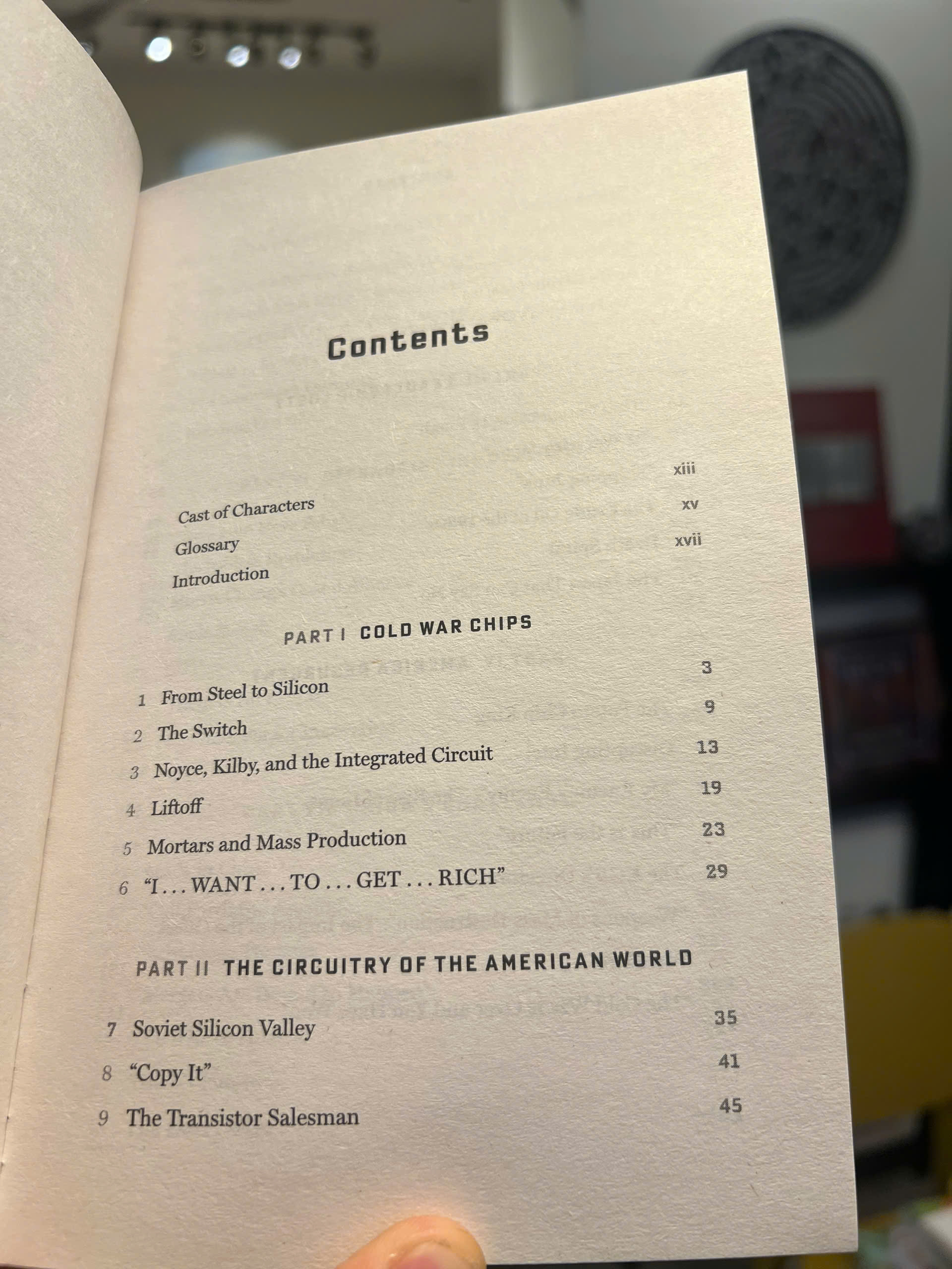 Sách - Chip War: The Fight for the World's Most Critical Technology by Chris Miller | Business Book
