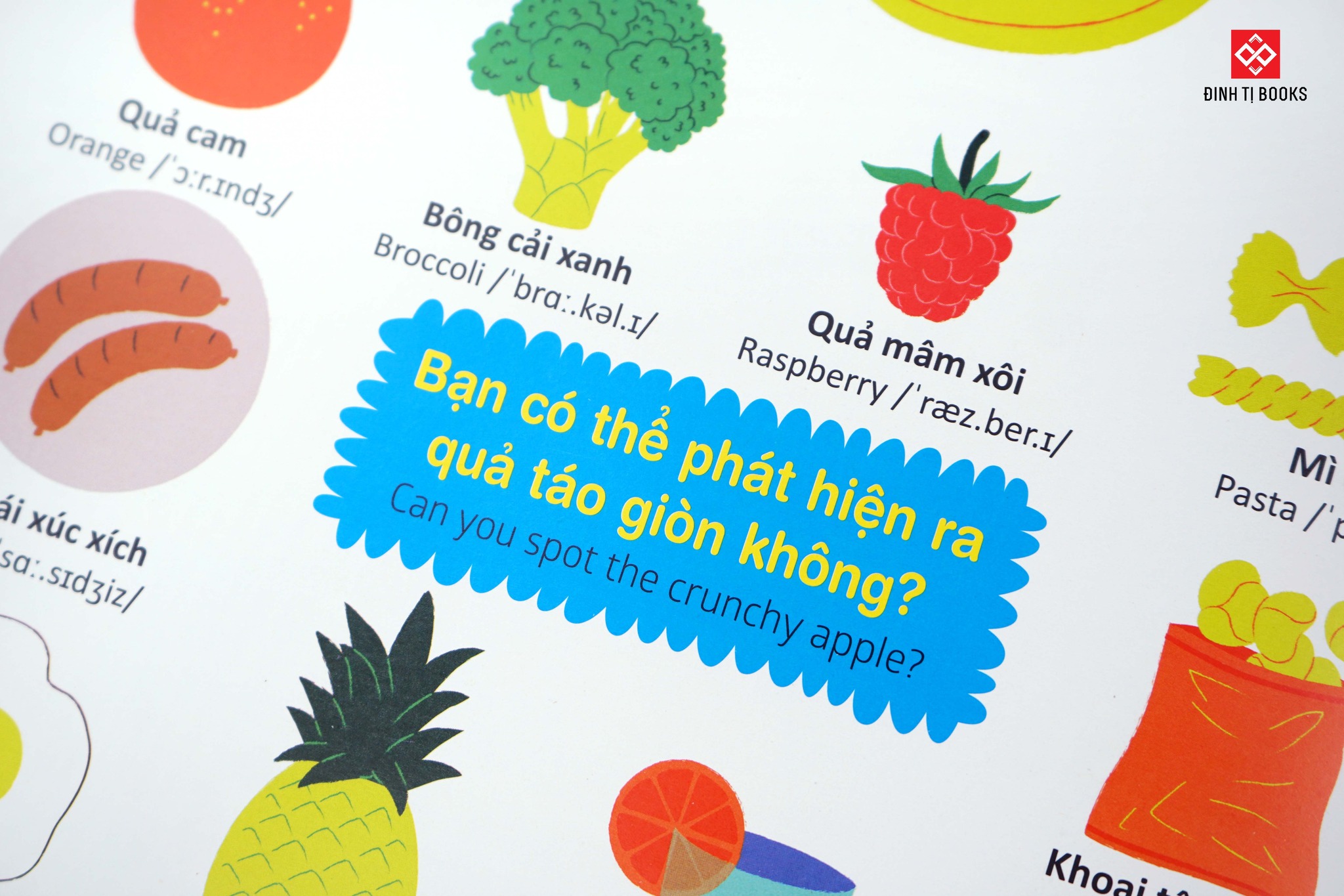 Sách-A world of words - Thế giới từ vựng cho bé nội dung phong phú bao trùm nhiều chủ đề hấp dẫn - Đinh Tị Books