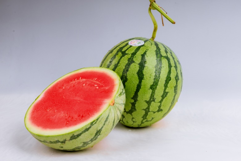 - Dưa hấu ruột đỏ không hạt