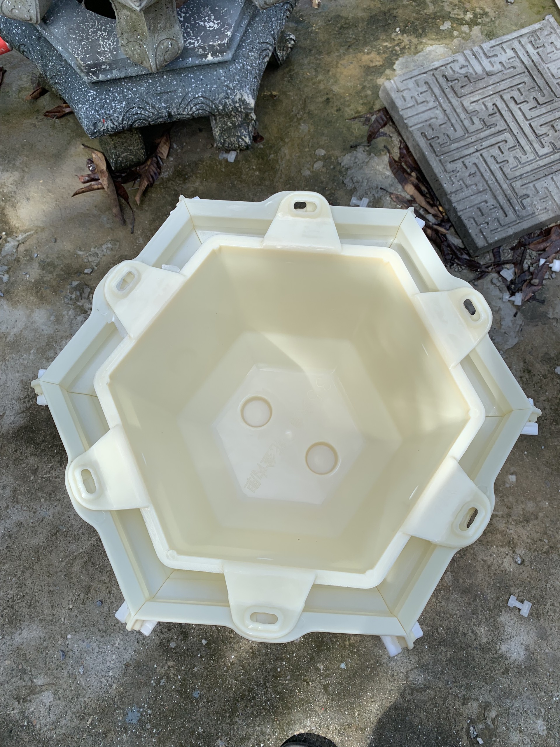 Khuôn chậu lục giác 35cm , khuôn đầy đủ lòng trong, đa dạng hoa văn, dễ dàng thi công