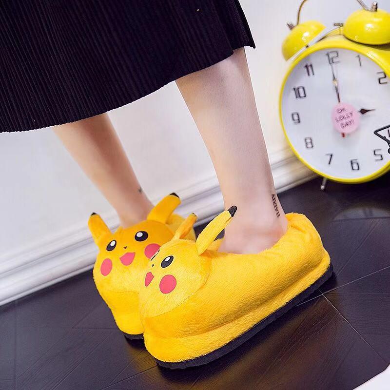 Dép bông ôm chân đi trong nhà hình Pikachu - Dép bông Pikachu