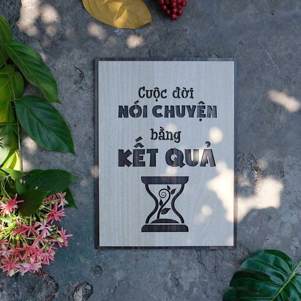 Tranh gỗ tạo động lực mã TBIG024 - "Cuộc đời nói chuyện bằng kết quả"