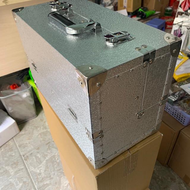 Cốp trang điểm chuyên nghiệp phụ kiện cưới Giang .