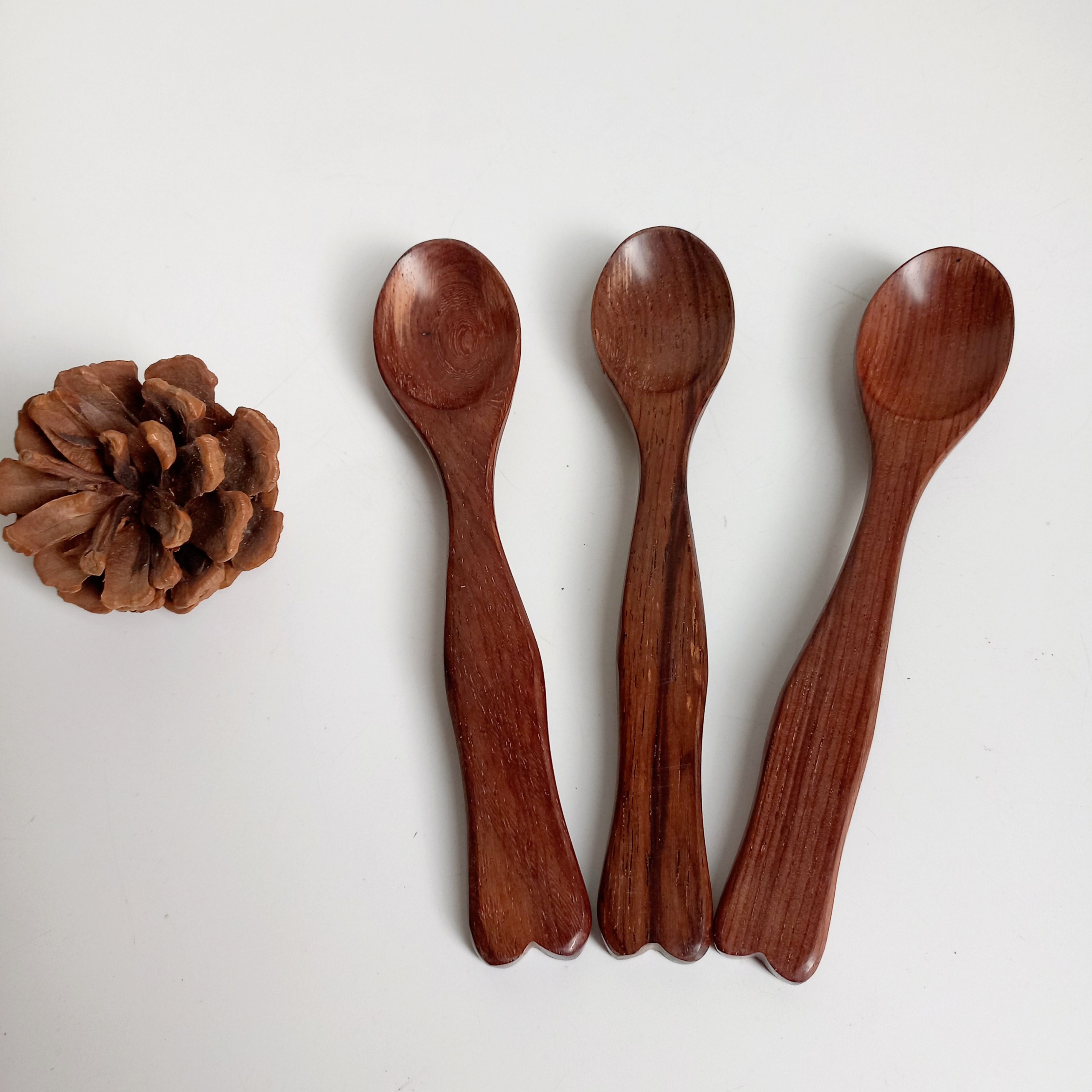 Thìa Gỗ Trắc Đỏ Đuôi Tim 16cm Cho Cà Phê, Trà, Sữa Chua, Sinh Tố