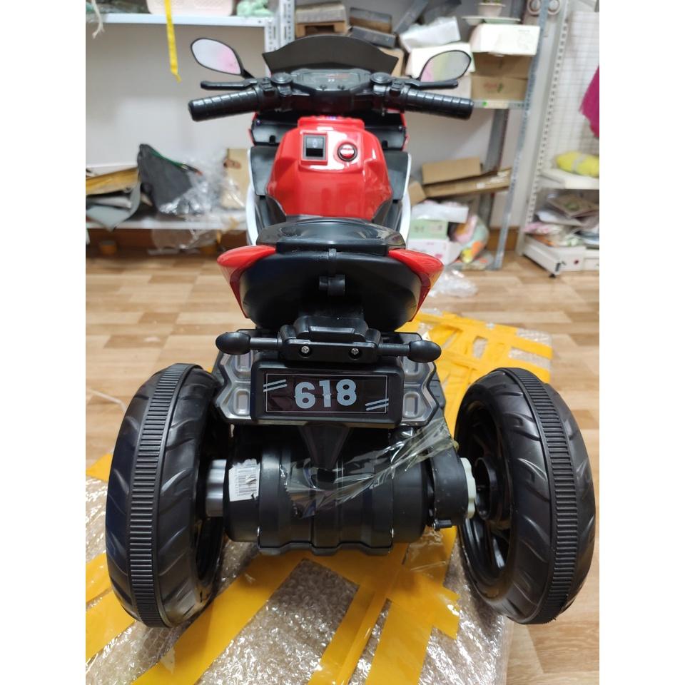 Xe máy điện trẻ em r3-618 với 1 động cơ ghế rộng 3 bánh to hệ thống đèn nhạc cho bé thoải mái chơi đùa