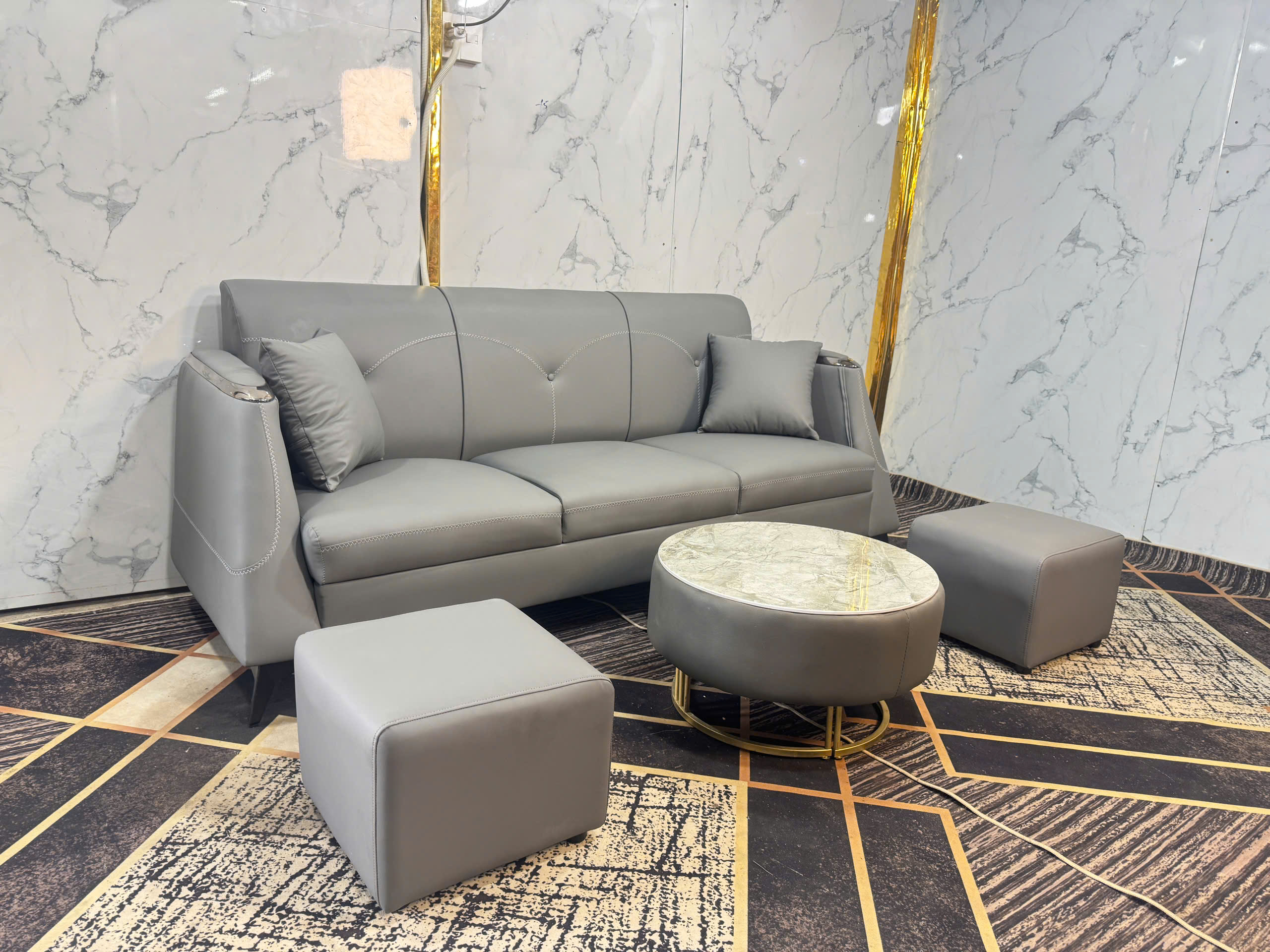 Sofa băng Tundo Qick Sofa 2m2 kèm 2 đôn và tặng bàn