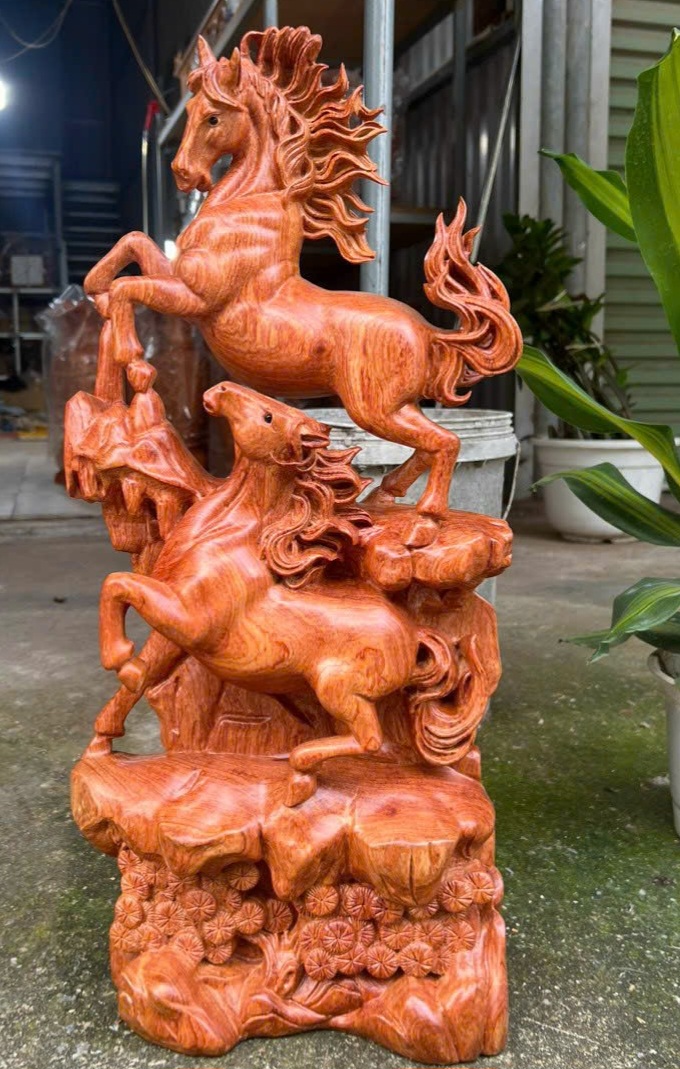 Tượng con ngựa song mã uyên ương bằng gỗ hương đá kt cao 50×22×15cm