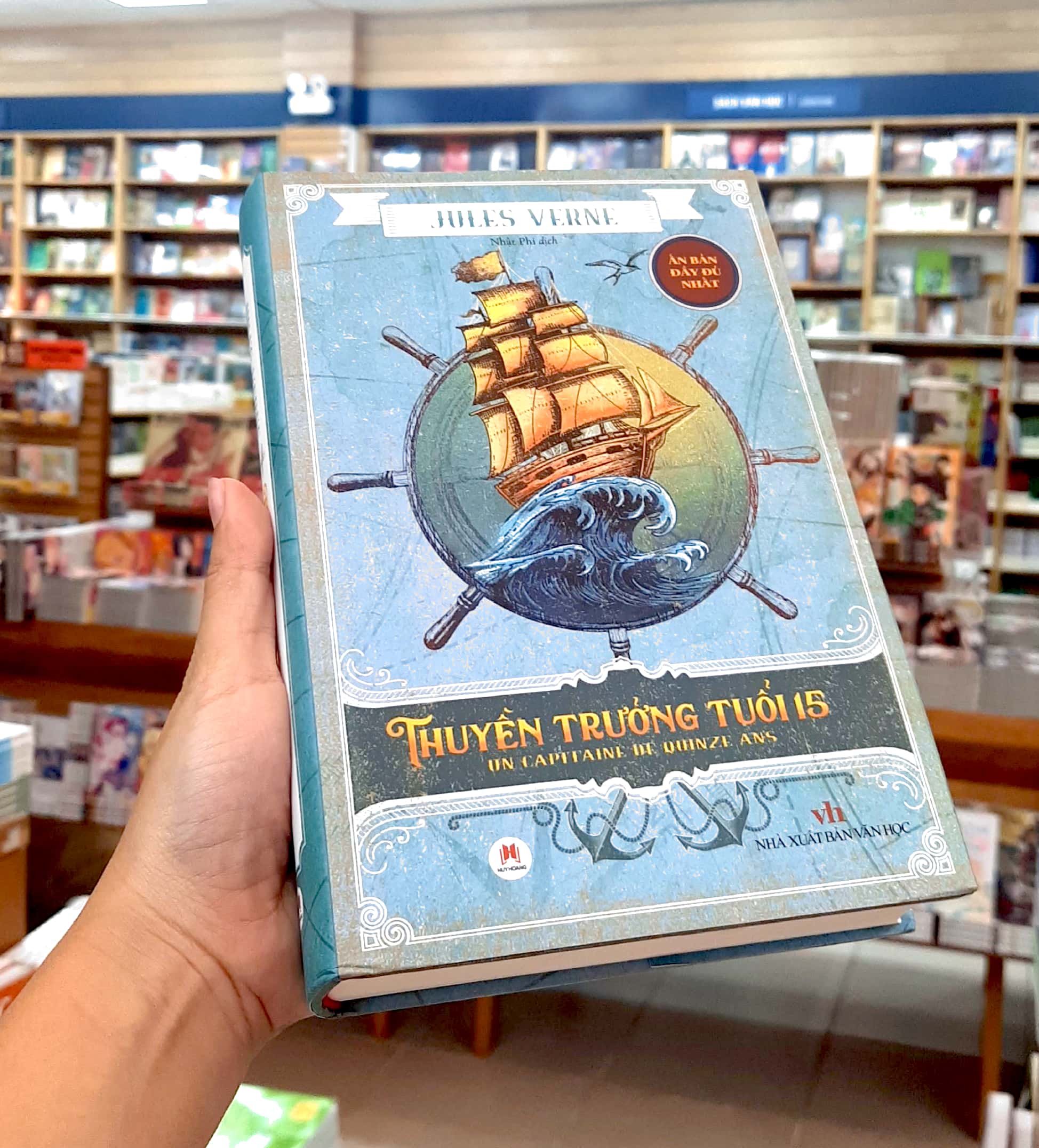 Sách - Thuyền trưởng tuổi 15 - 2H Books
