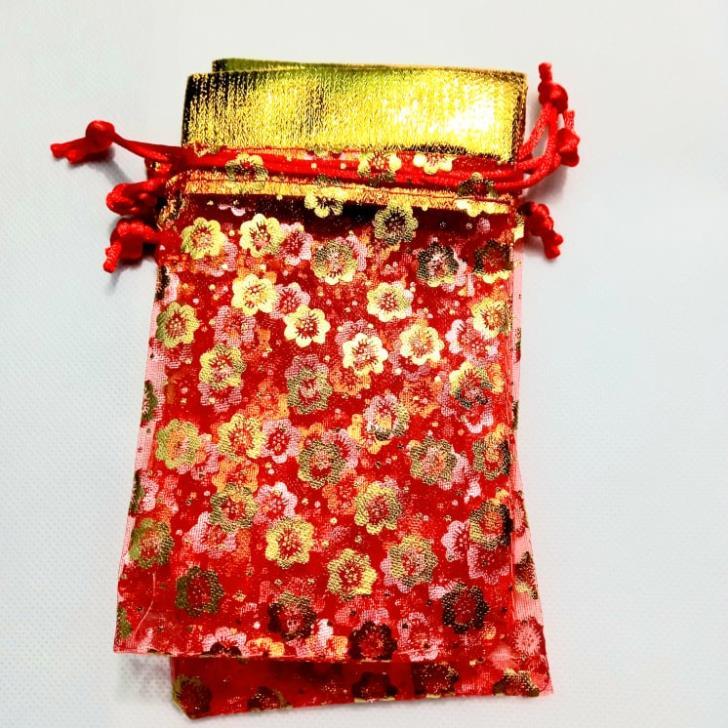 Túi voan đỏ kích thước 9x15cm có dây rút tiện lợi, đựng gạo muối, trang sức đem may mắn tài lộc bình an