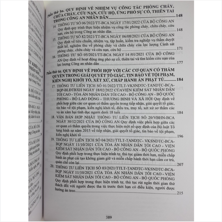 Sách Cẩm Nang Pháp Luật Dành Cho Ngành Công An Nhân Dân - V2142D