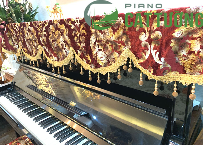 Khăn phủ đàn PIANO CÁT TƯỜNG,TK6, màu đỏ QUYẾN RŨ style HOÀNG GIA cao cấp, vừa trang trí vùa giúp bảo vệ đàn tối đa khỏi bụi bẩn x 1 bộ gồm khăn phủ nóc đàn và khăn phủ ghế đàn piano♫