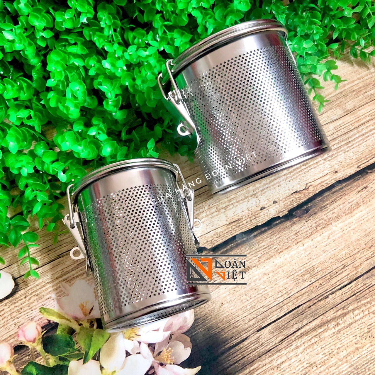 Dụng Cụ Lọc Trà, Lọc Gia Vị INOX Cao Cấp, có móc treo tiện dụng - Size 10cm. Dụng cụ pha chế, chế biến lọc cặn bã xác trà, gia vị thực phẩm NHANH HIỆU QUẢ. Phù hợp cho Nhà hàng Bar, quán ăn, quán nước ĐẲNG CẤP