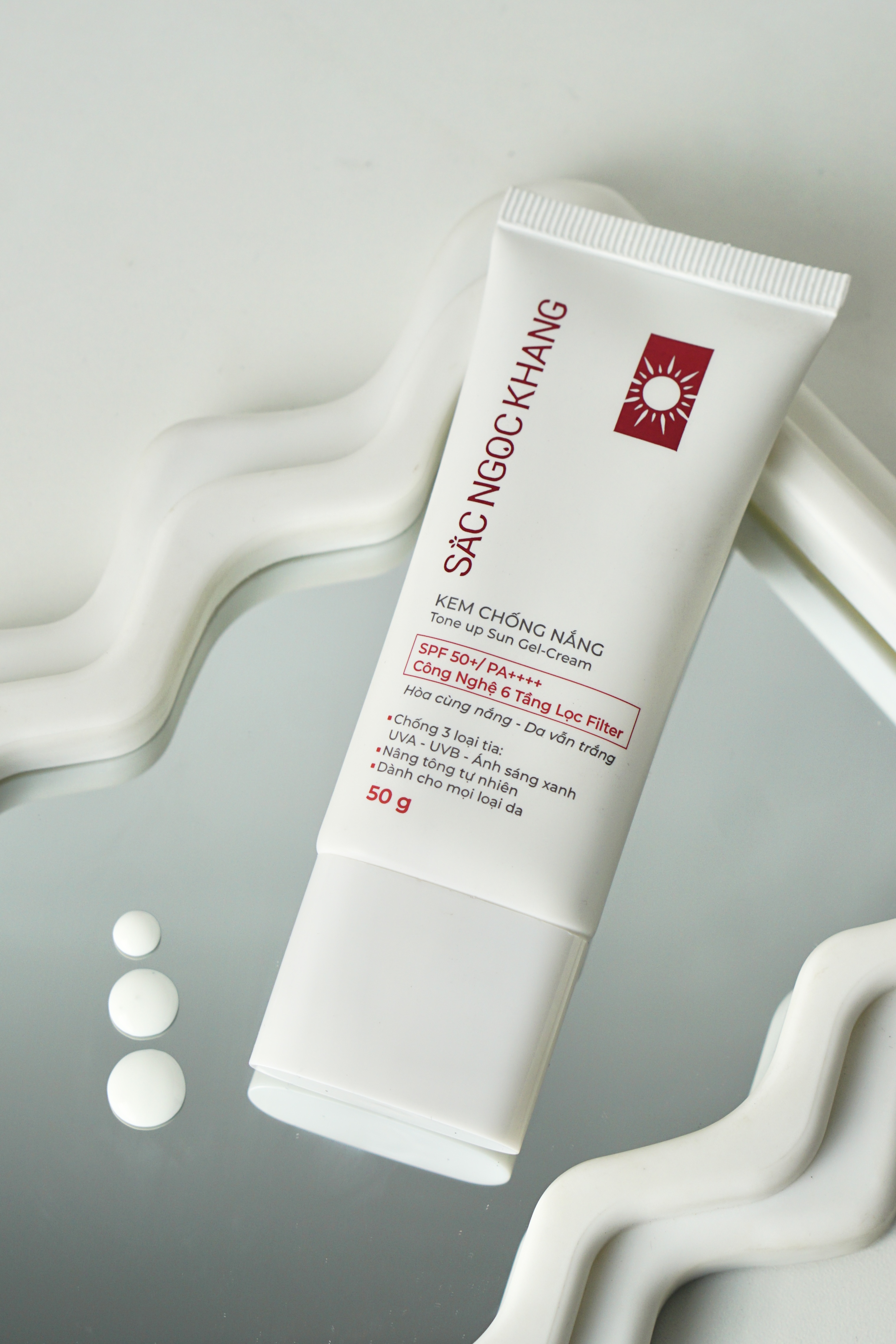 Kem chống nắng Sắc Ngọc Khang 50g giúp chống nắng hiệu quả với chỉ số SPF50, PA++++