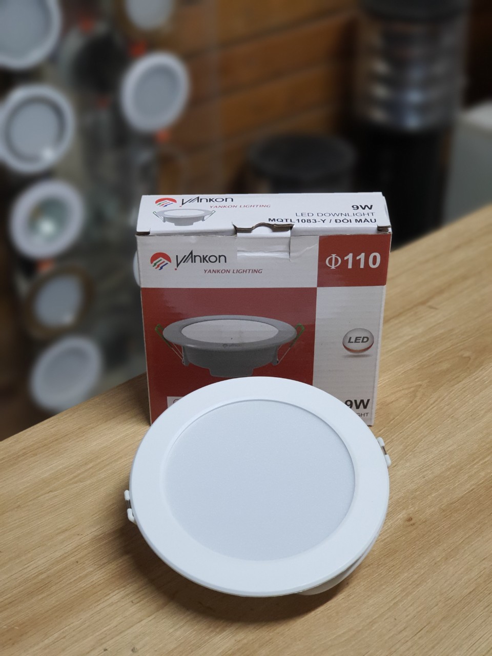 Đèn LED downlight âm trần đổi màu 9w phi 110 Yankon