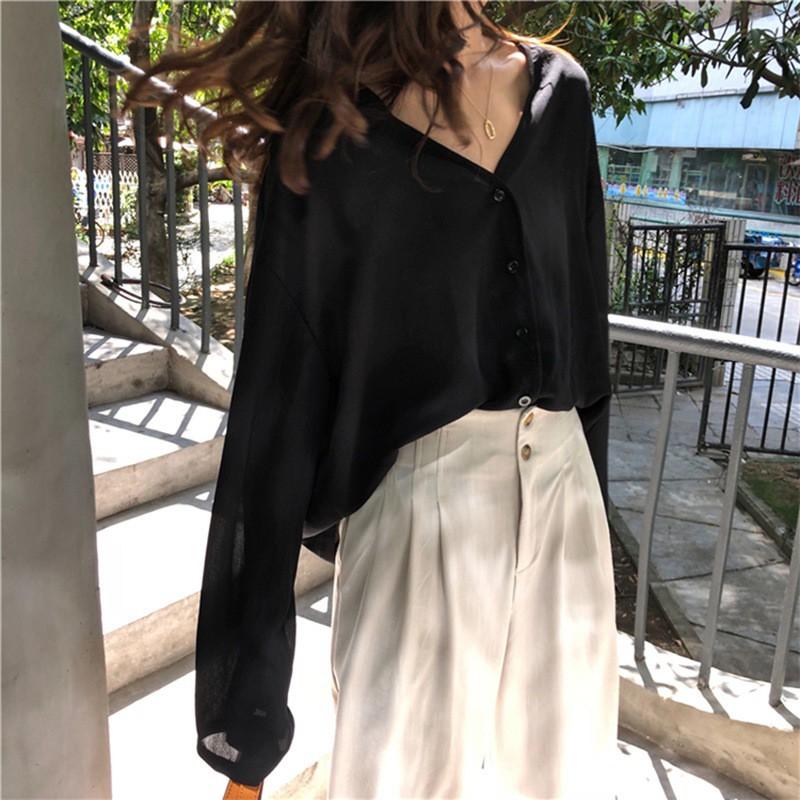 Áo kiểu tay dài phối nút thiết kế cổ chữ V thanh lịch