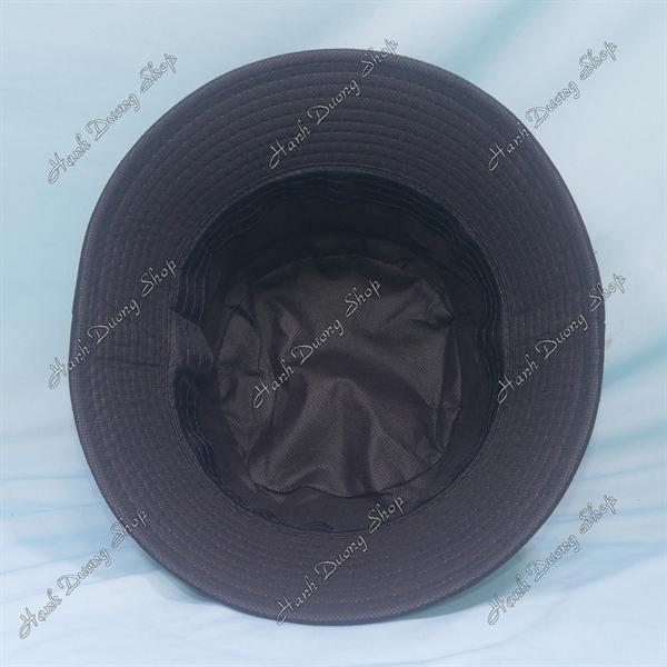 Nón tai bèo mũ bucket vành nhỏ thêu chữ Người Giàu Tình Cảm - Đen