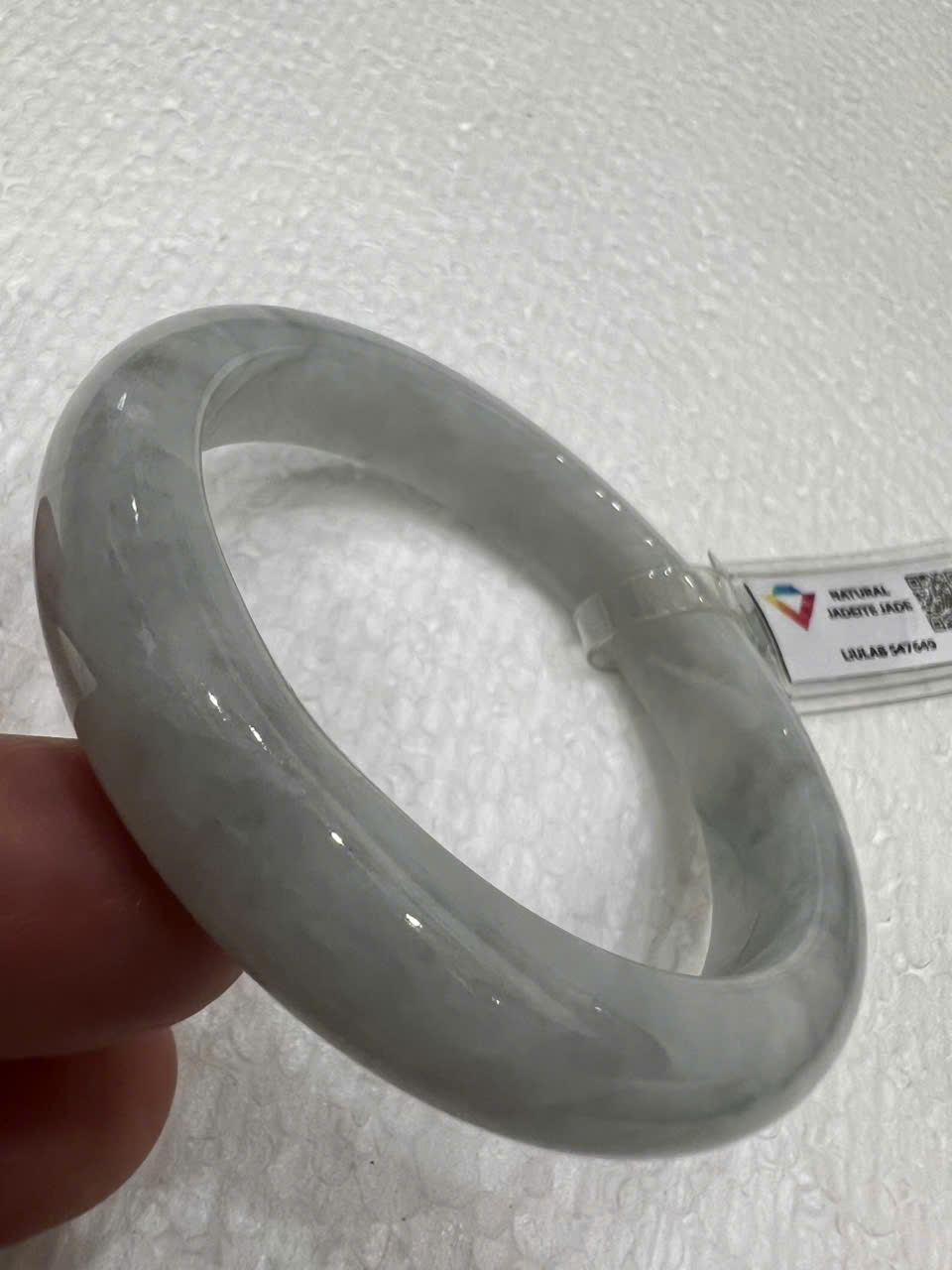 Vòng Cẩm Thạch Tự Nhiên Bản Hẹ Type A Ni 55mm Cao 12mm Dầy 8mm Kiểm Định Liulab 547649 Màu Trắng Bông Bông bóng sang đẹp xinh xắn các Chị mệnh Kim mệnh Thủy 53kg - 58kg đeo tay sang sịn ạ