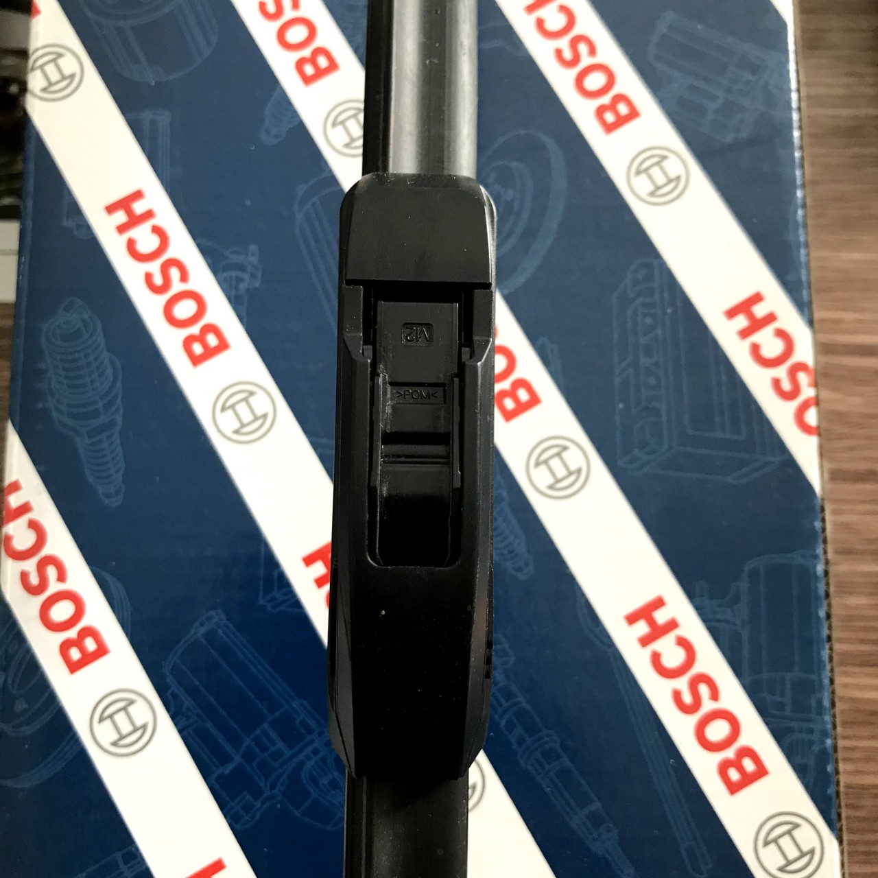 Thanh gạt mưa Bosch AEROFIT 28 inch - 700mm