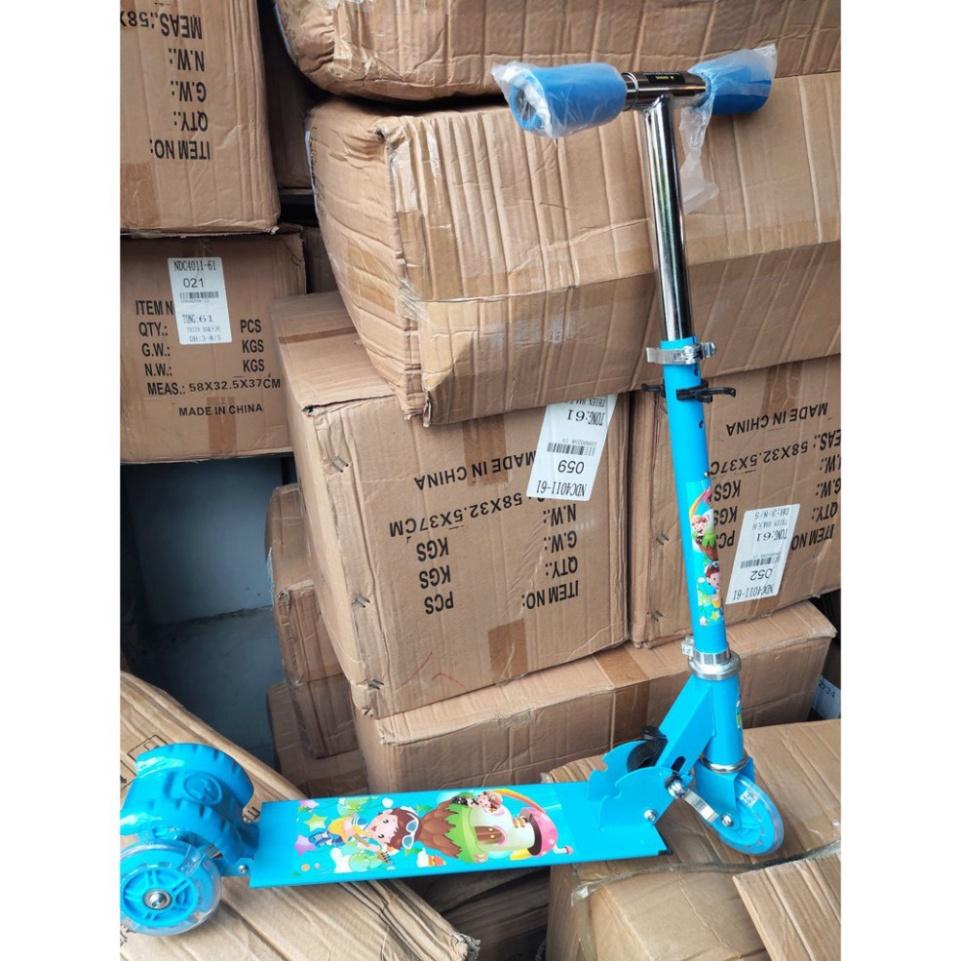 XE TRƯỢT TRẺ EM 3 BÁNH PHÁT SÁNG