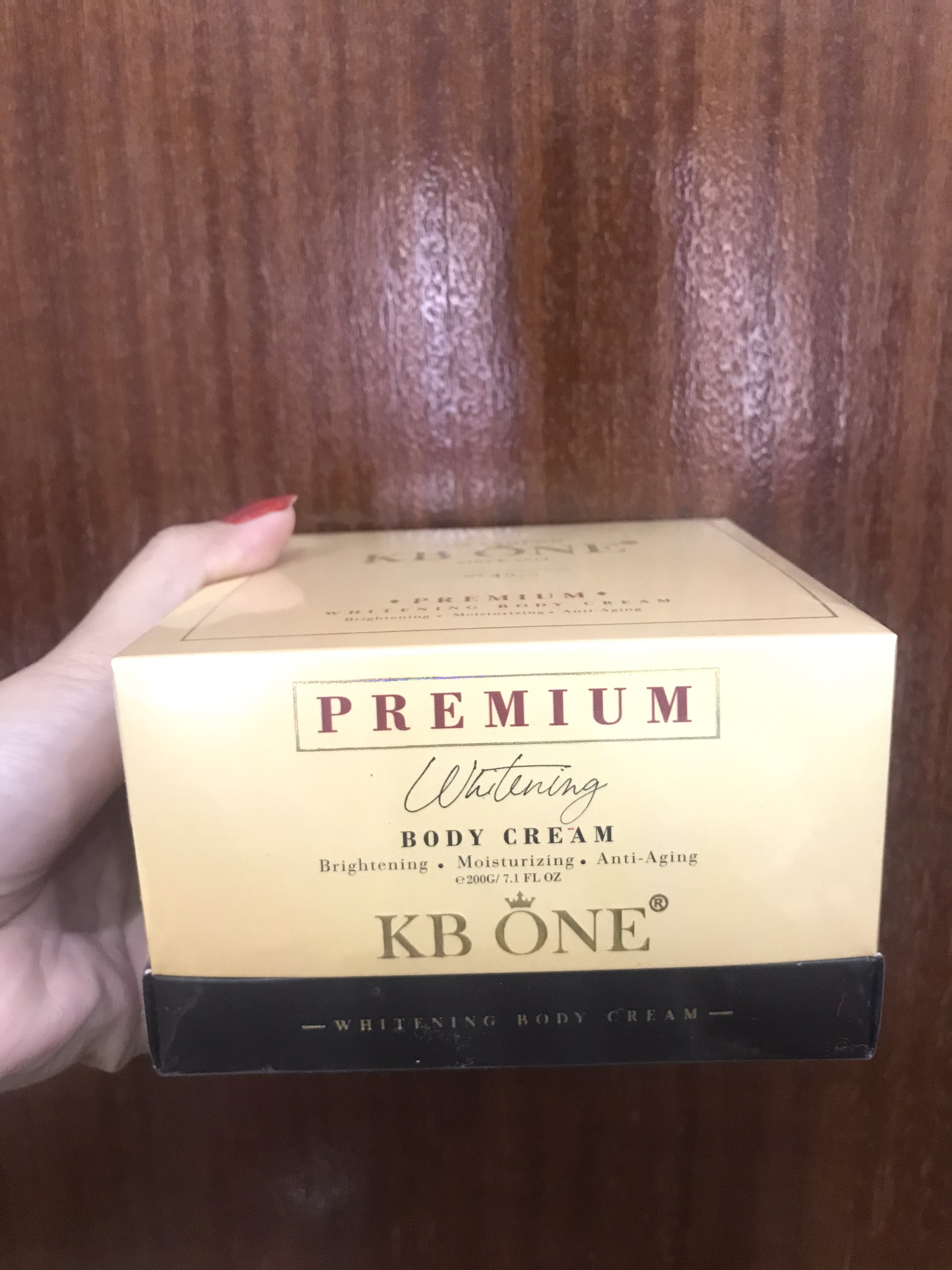 KEM DƯỠNG TRẮNG DA TOÀN THÂN SỮA TUYẾT PREMIUM WHITENING BODY CREAM KB ONE 200g - Tặng Kèm Cột Tóc Ngẫu Nhiên