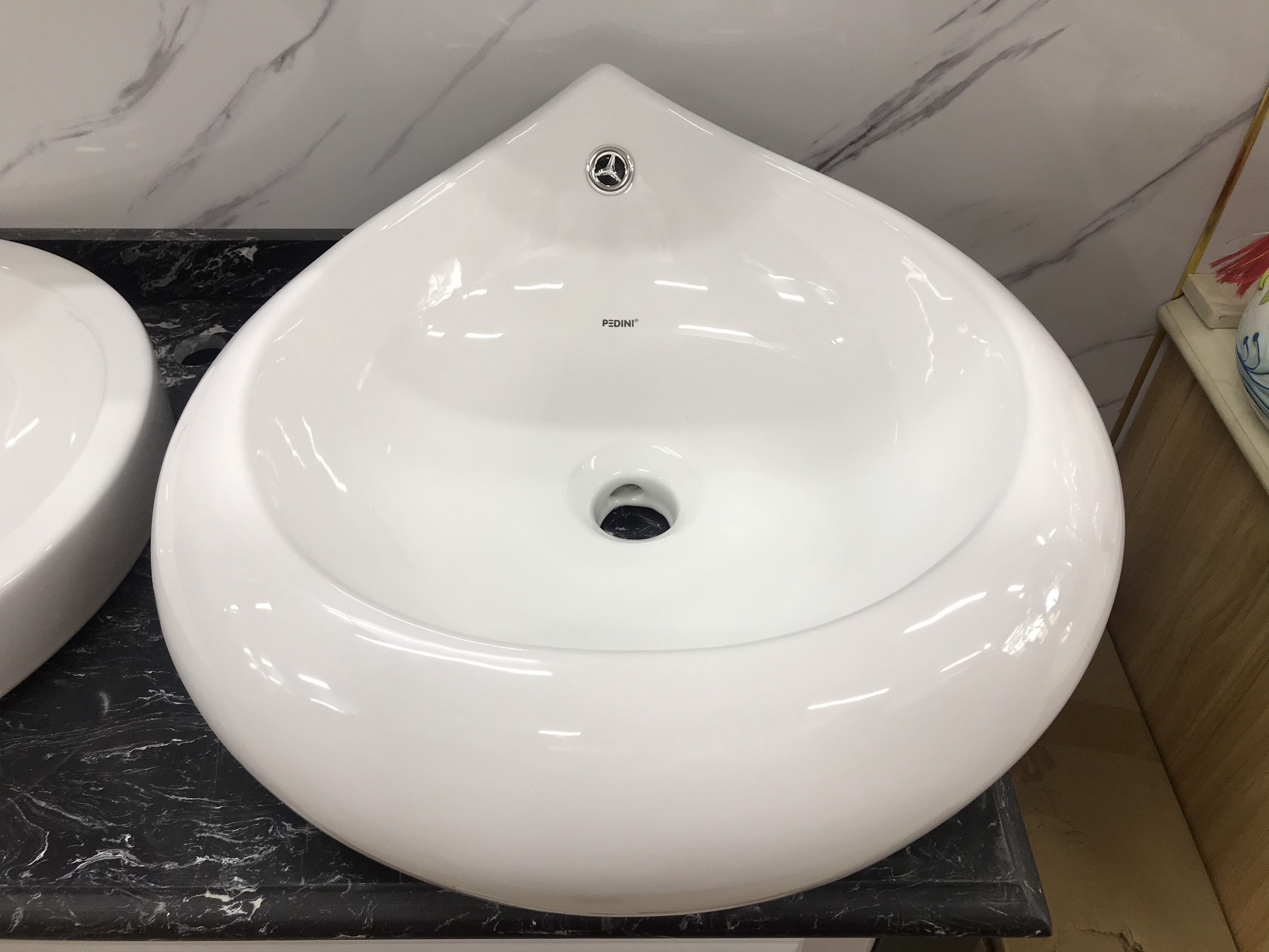 Chậu lavabo giọt nước trắng men chống bám bẩn