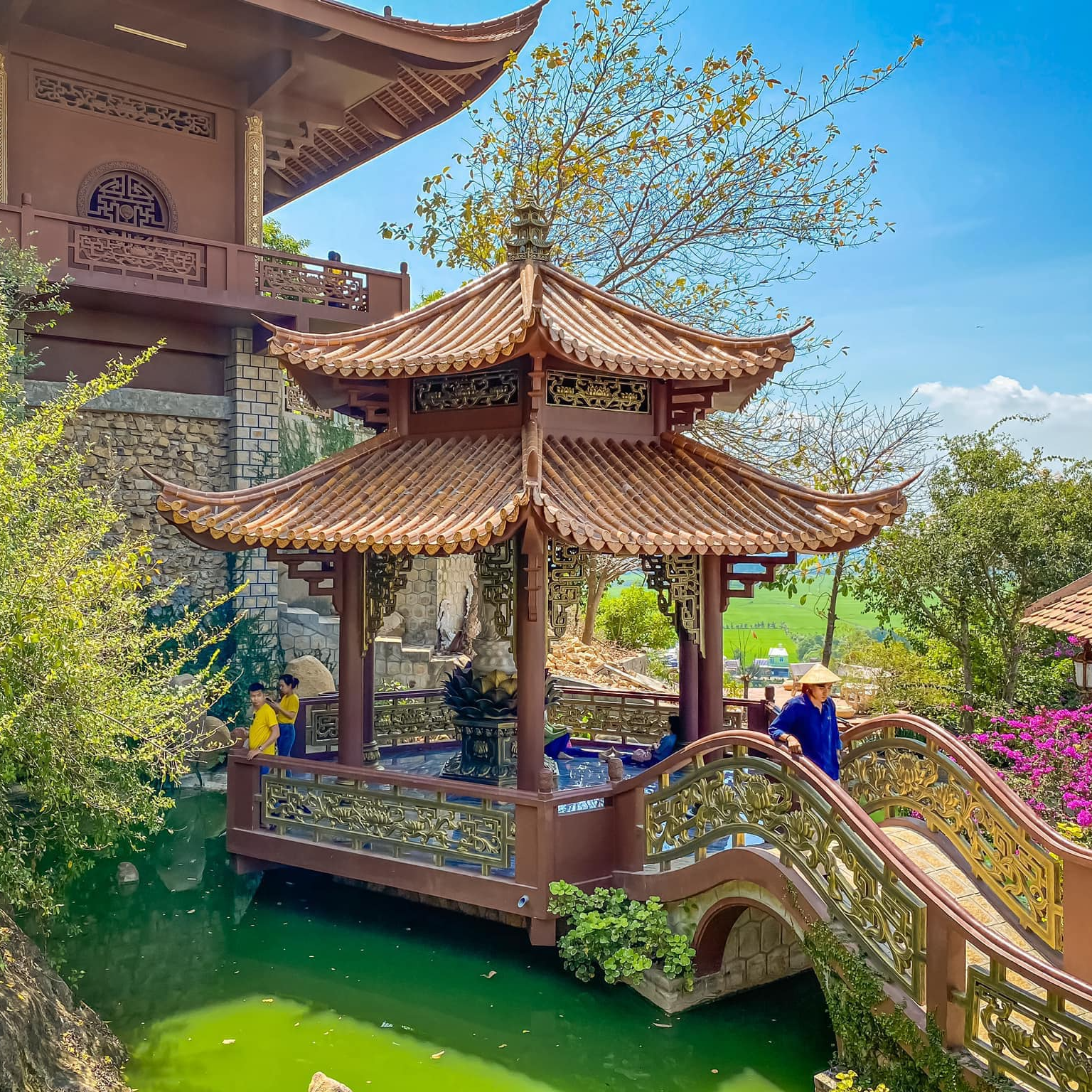 Tour Châu Đốc 1N1Đ - Chùa Bà Núi Sam - Núi Cấm - Rừng Tràm - Lăng Thoại Ngọc Hầu - Chùa Hang - Chùa Phật Nằm - Chợ Cửa Khẩu Tịnh Biên.
