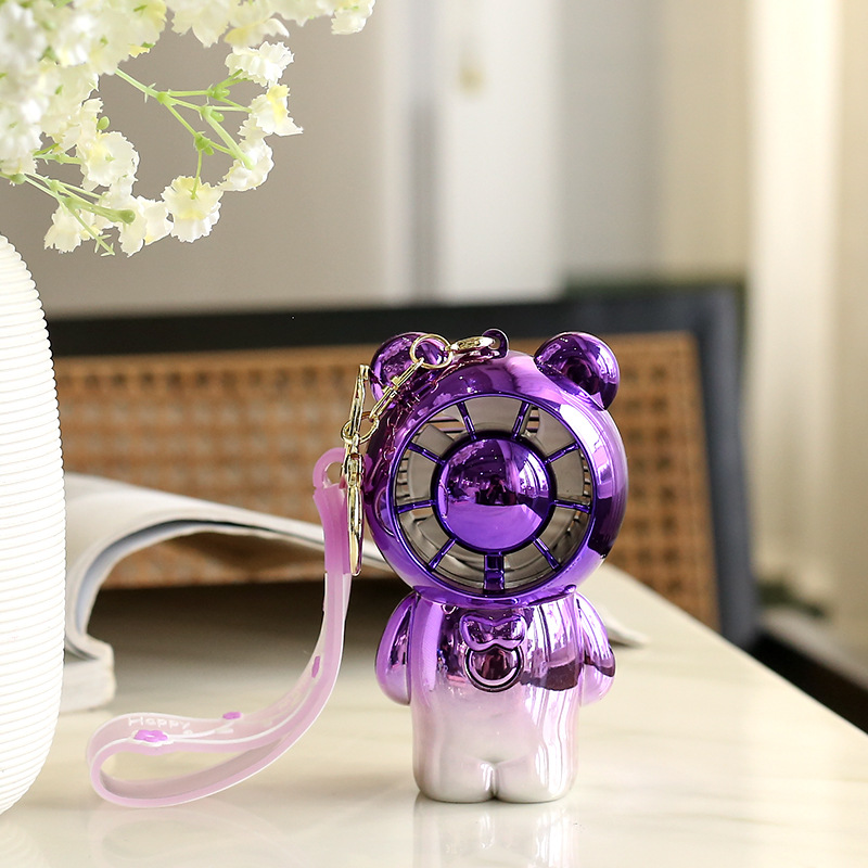 Quạt mini cầm tay kèm theo móc treo tiện lợi với thiết kế dễ thương nhỏ gọn có 2 mức độ gió siêu mát