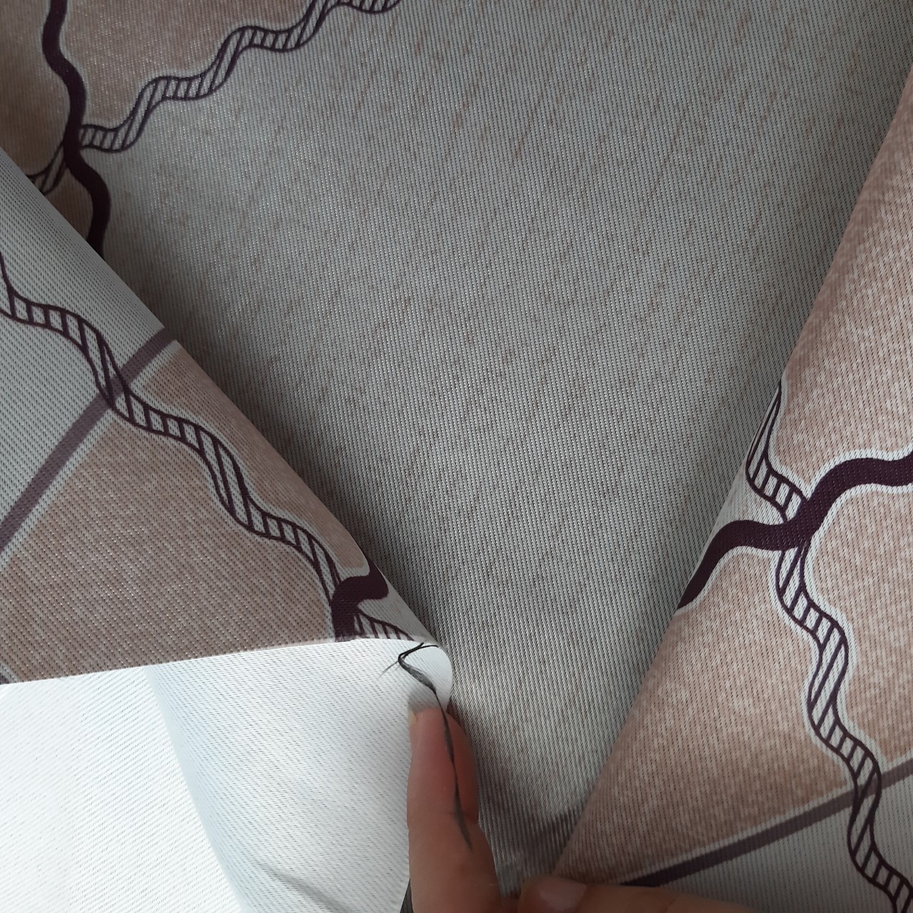 RÈM CỬA CHÂU ÂU SỌC NGANG NÂU SIZE 2M NGANG X 2M CAO