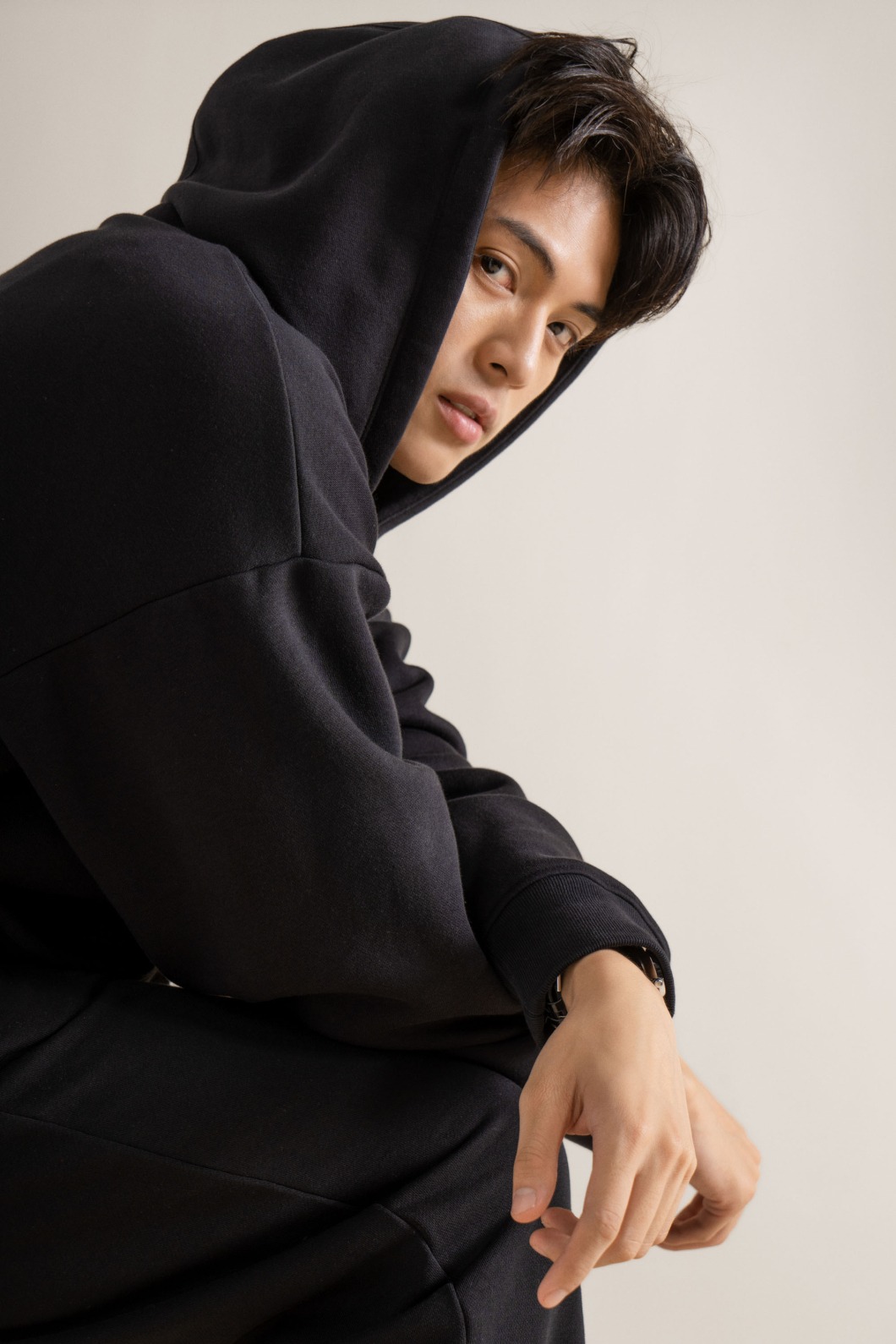 Áo Hoodie ROUTINE Unisex Có Túi Mũ In Chữ Form Loose màu đen - 10F23HODU003 | LASTORE MENSWEAR