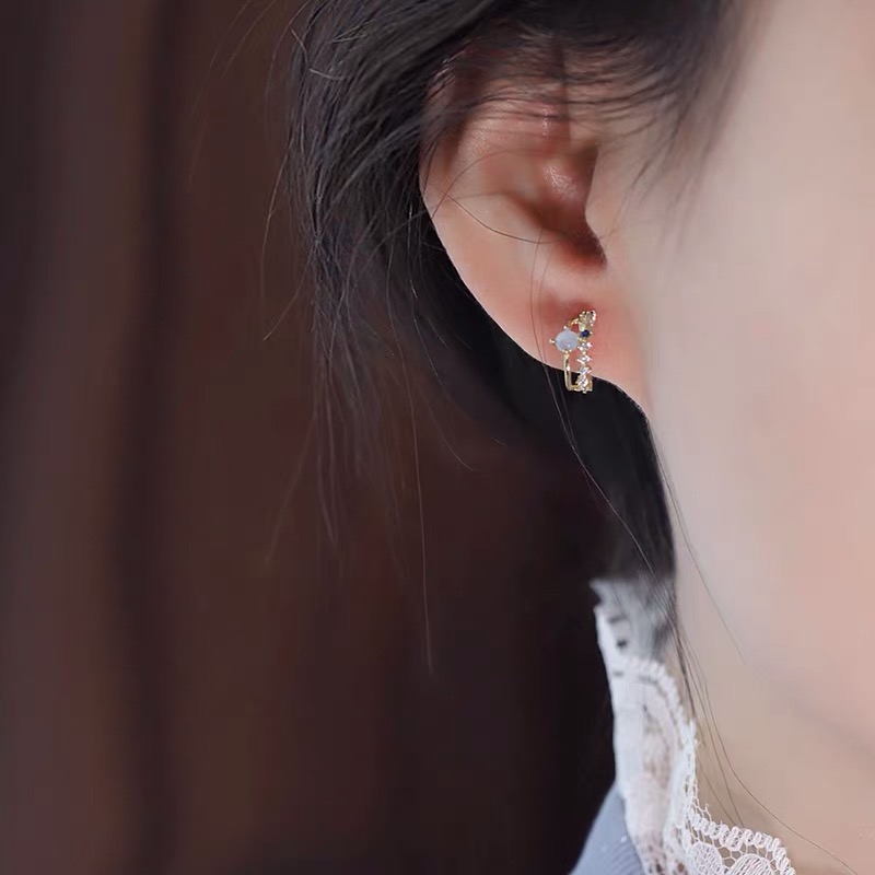 Khuyên tai hình chữ c đính đá kiểu hàn quốc
