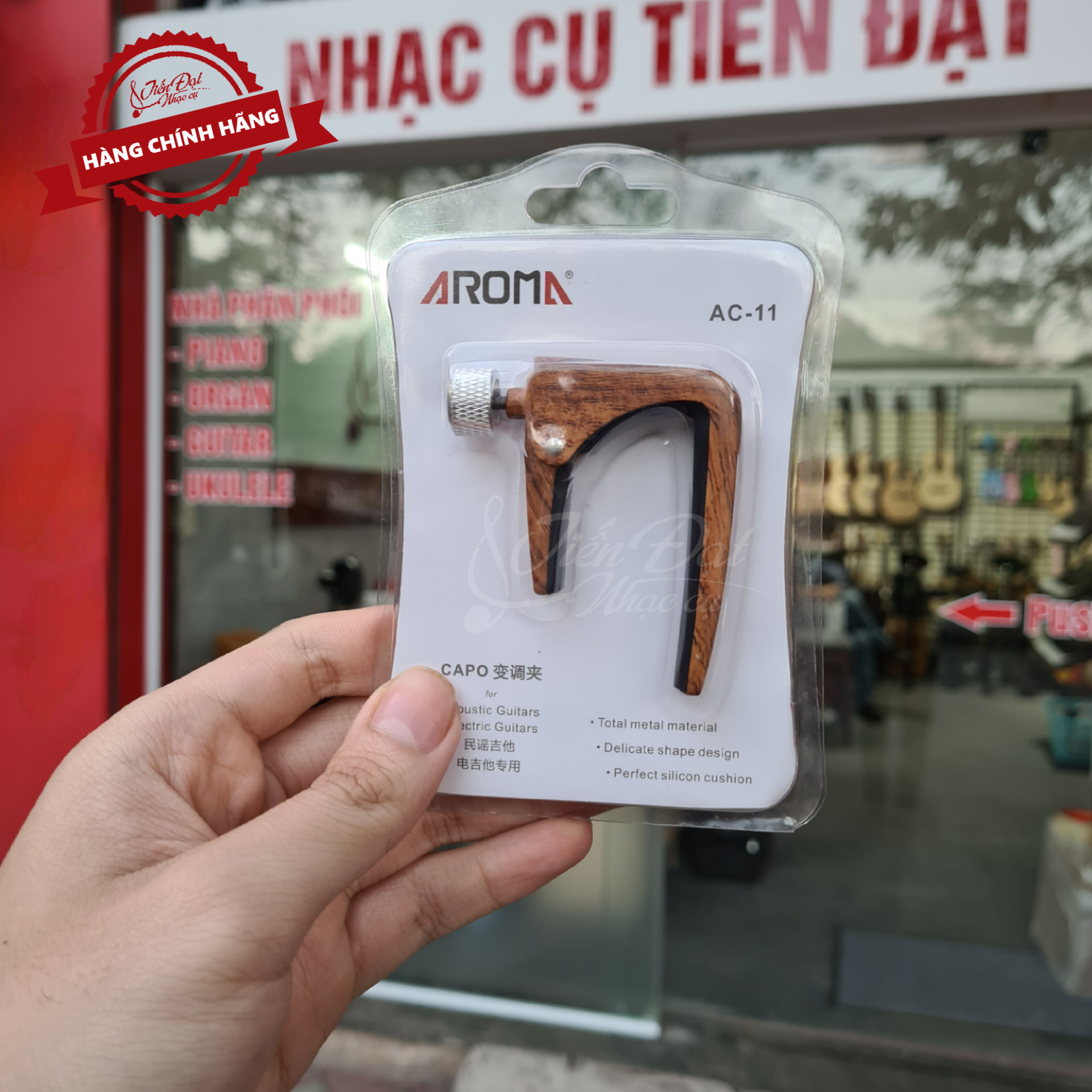 Capo Guitar Aroma AC-11, Màu Nâu Vân Gỗ, Chốt Vặn Dễ Thao Tác - Hàng Chính Hãng