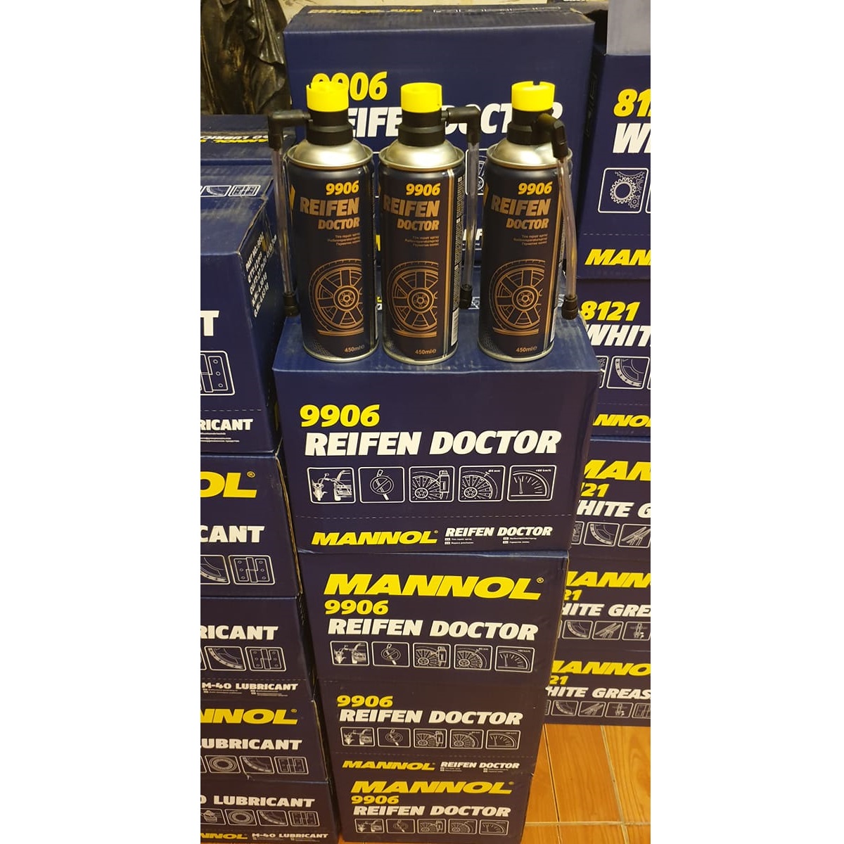 Vá Vỏ Xe Khẩn Cấp Bơm Keo Chống Xì Lốp Và Bơm Căng Lốp Xe Lại MANNOL 9906 Reifen Doctor 450ML Tire Repair Spray