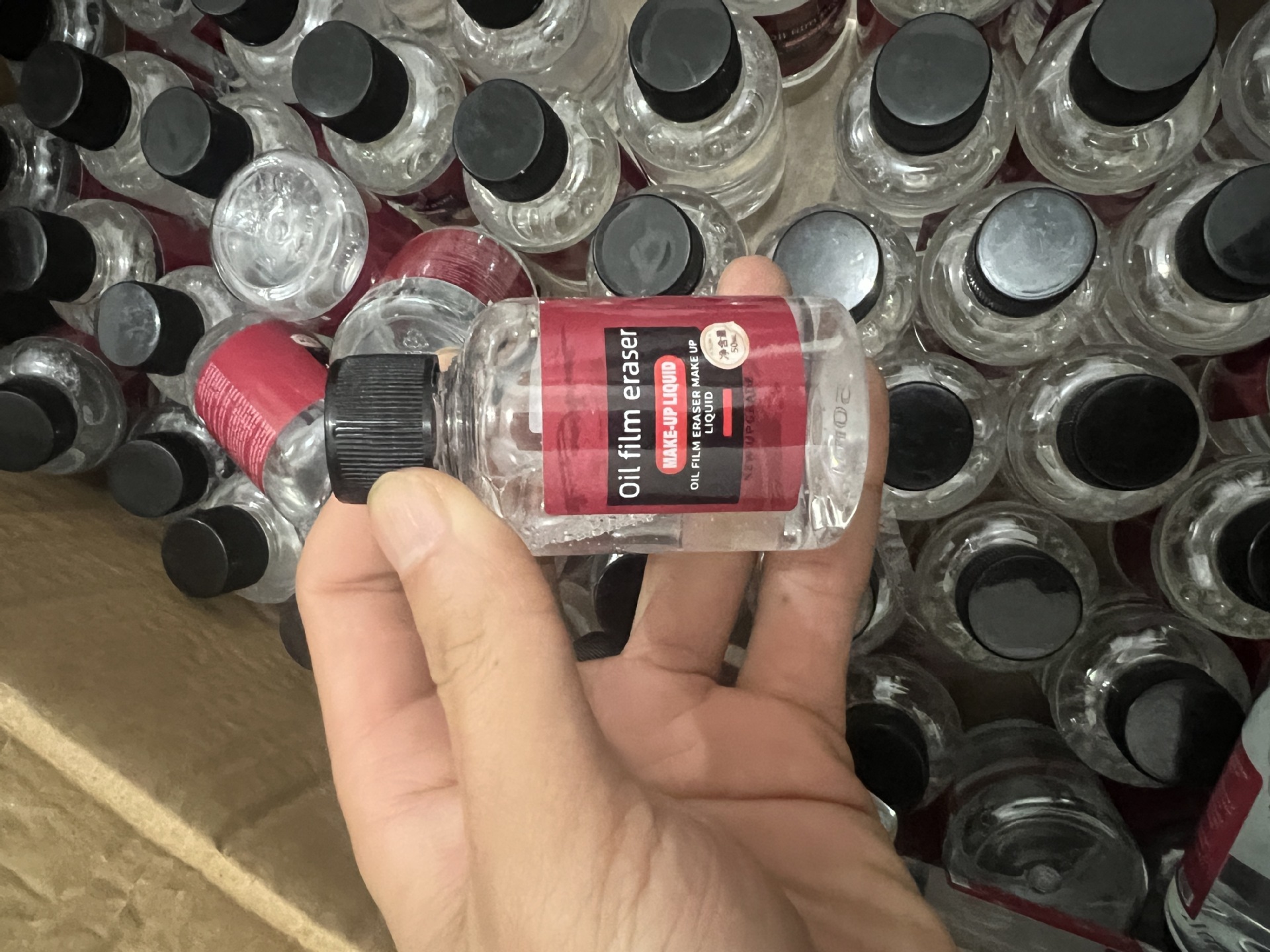 Bàn Chải Vệ Sinh Kính Ô Tô Kèm Nước Chống Bám Nước 120ml – Làm Sạch Nhanh, Nhìn Rõ Mọi Hành Trình