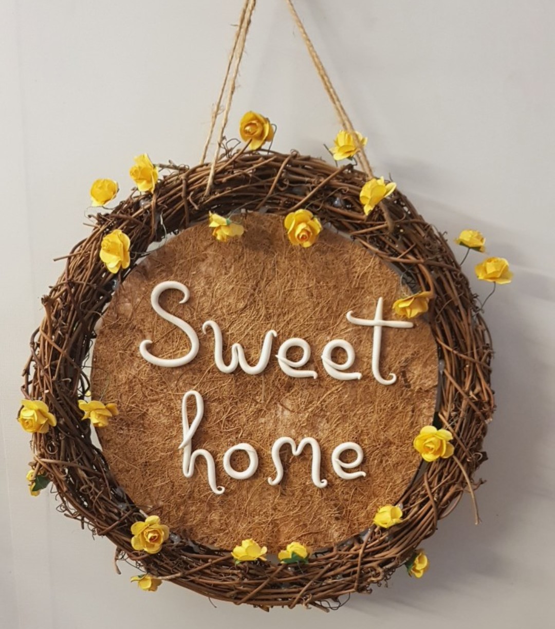 Vòng hoa trang trí, vòng hoa gỗ kết hợp cùng thông điệp "Sweet Home", phụ kiện trang trí nhà cửa xinh xắn. Món quà dễ thương dành tặng  bạn bè, người thân. Giao từ HCM