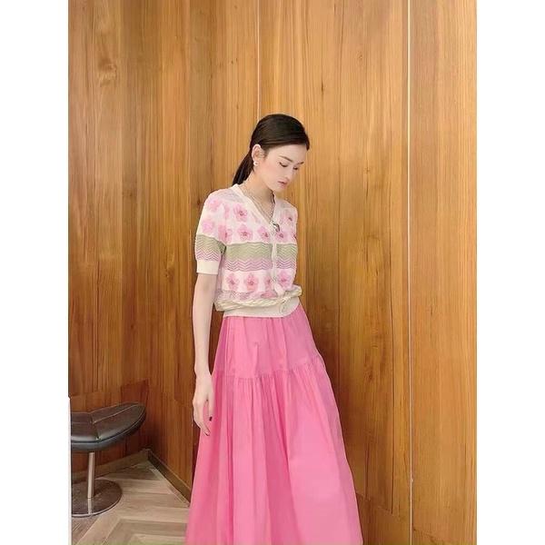 Áo mongterghi hoa nổi đính ngọc, cổ tim khuy cài