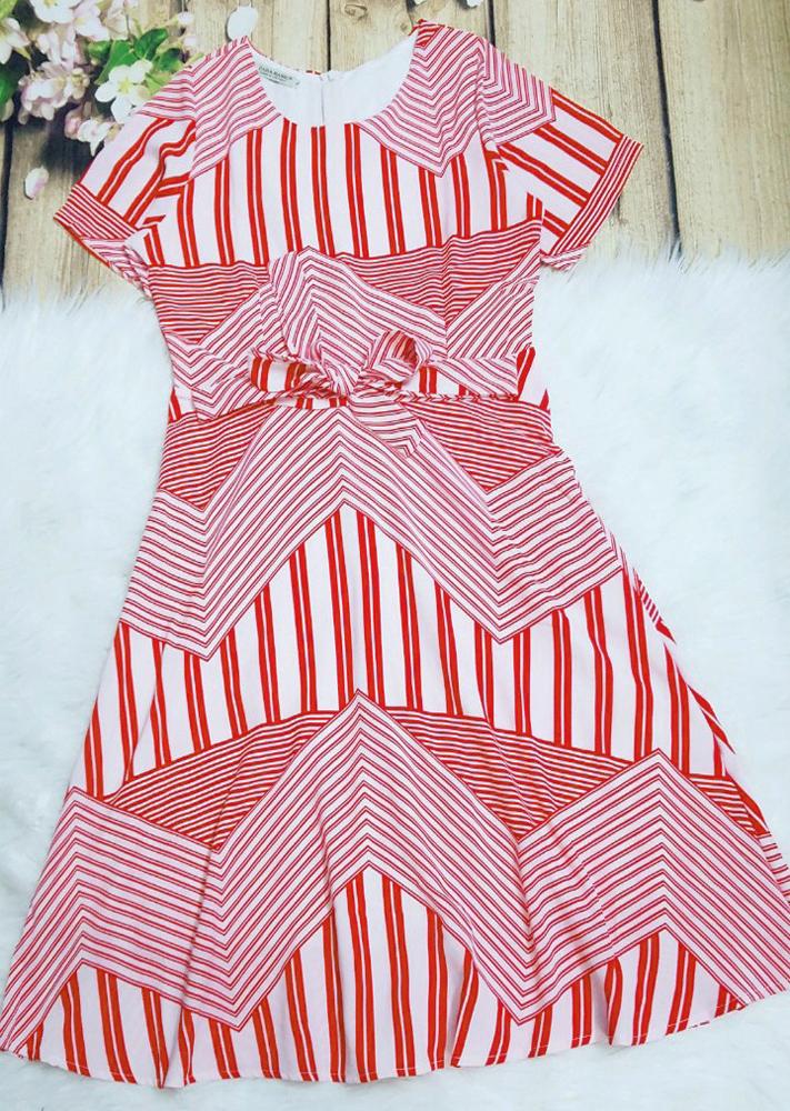 Đầm Xòe Sọc Đỏ Thắt Nơ Eo - Size M
