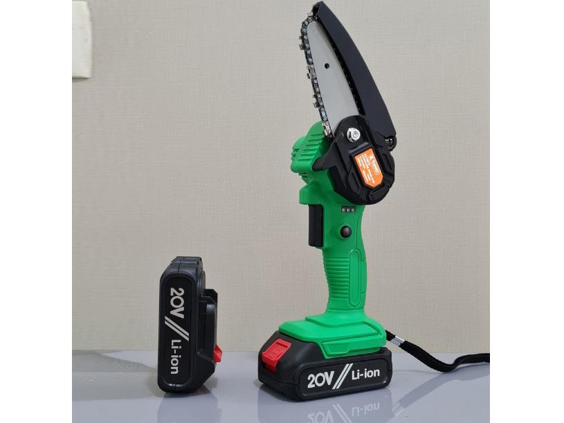 MÁY CƯA XÍCH MINI CẦM TAY DÙNG PIN 21V KAZAKI KZ100CS (2 PIN. 1 SẠC)- HÀNG CHÍNH HÃNG