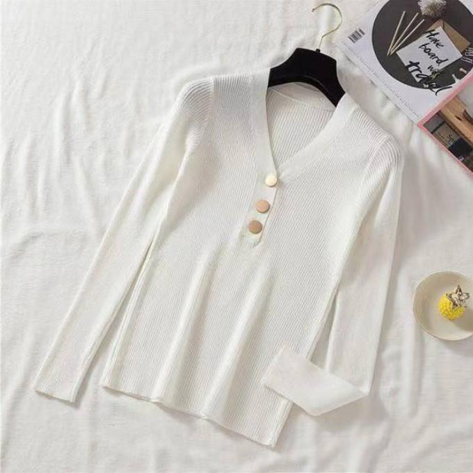 Áo len lông cừu đính cúc ngực mềm mại