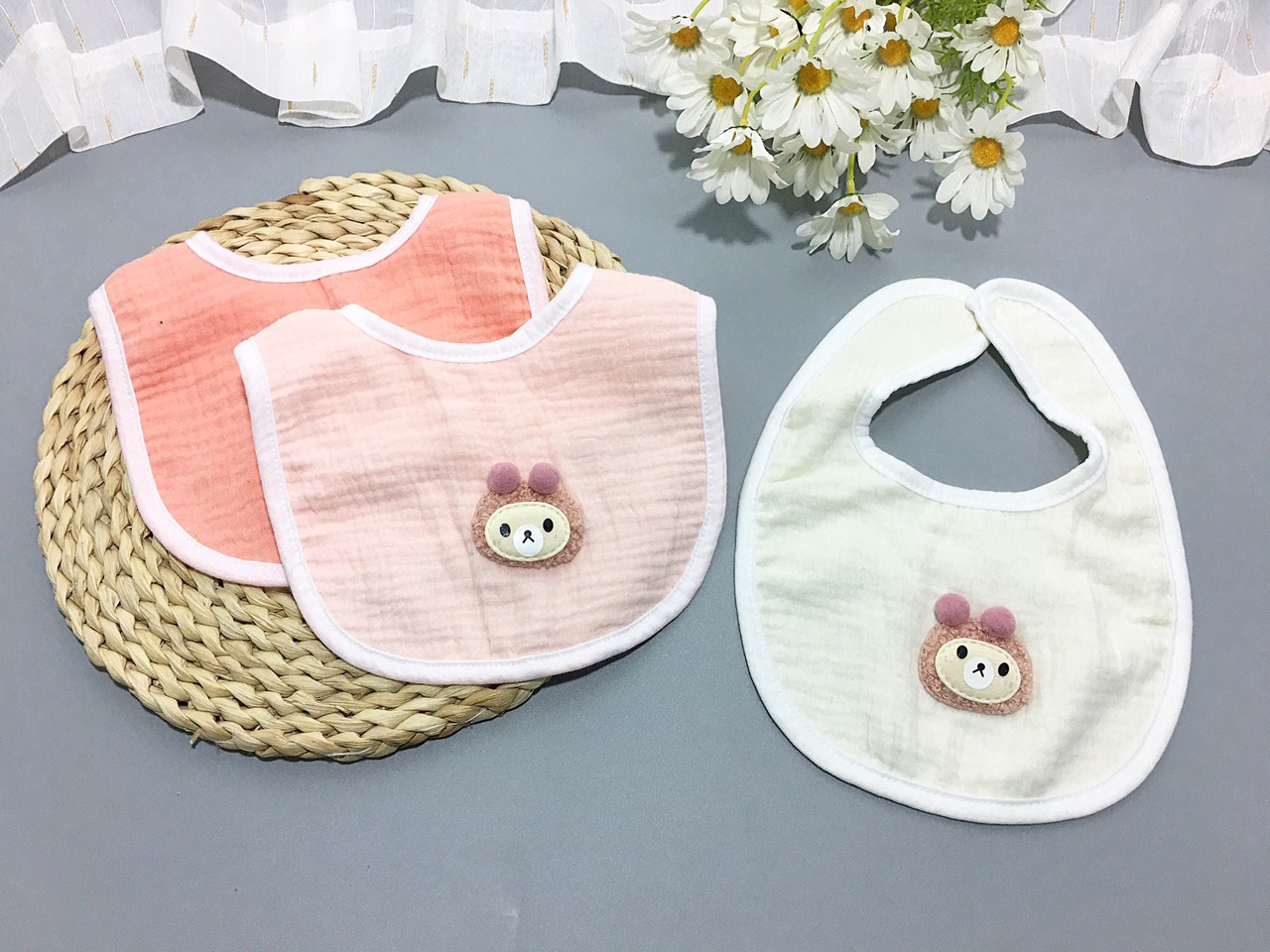 Khăn quàng cổ đính thỏ dáng chữ U vải xô siêu cao cấp