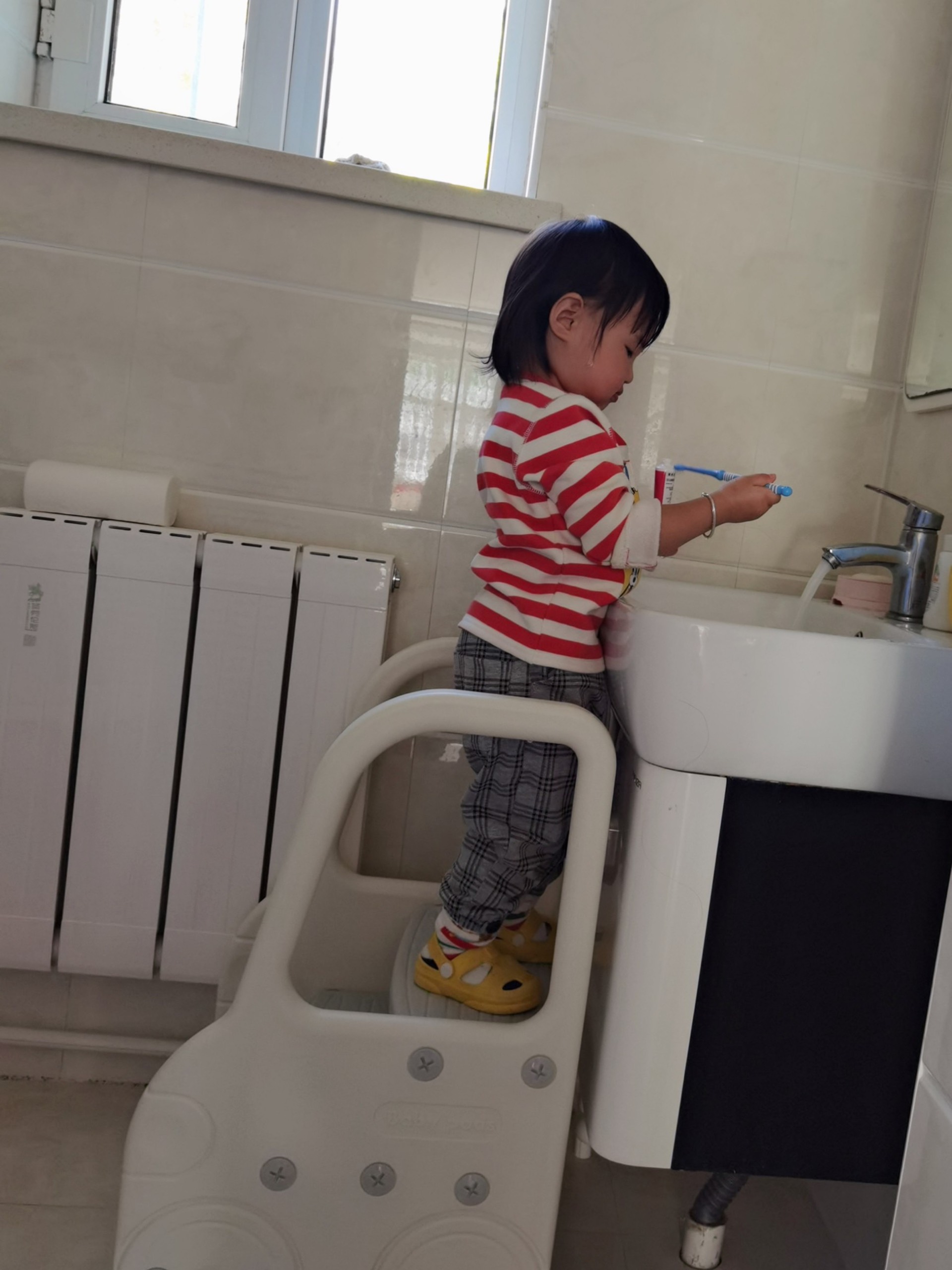 Ghế bậc đứng bếp/lavabo cho trẻ