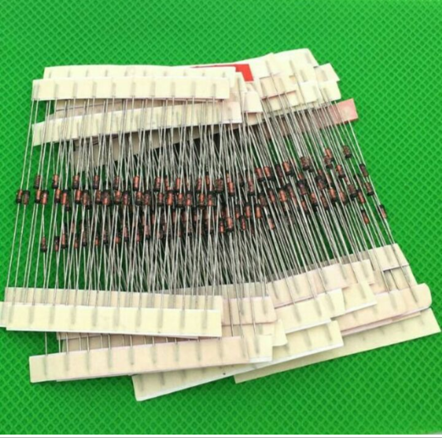 COMBO 270 CON LINH KIỆN ĐIỆN TỬ DIOT ĐỦ CÁC LOẠI NHƯ HÌNH HÀNG CHUẨN LOẠI TỐT