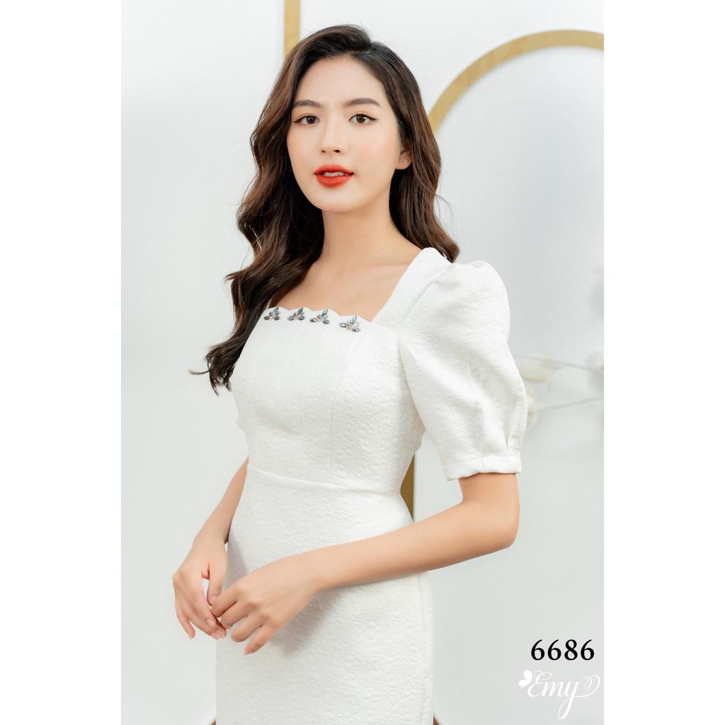Đầm EMY EM6686 Body Trắng Cổ Vuông Bố Gân Không Túi
