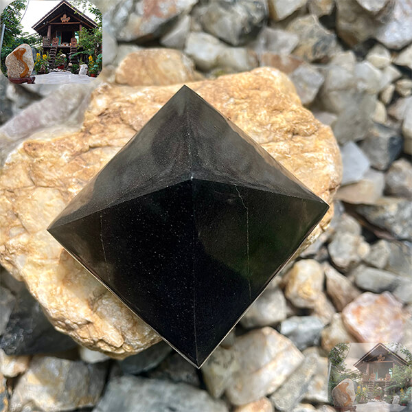 Kim tự tháp đá obsidian - Viên ngọc đen mang lại may mắn, tài lộc
