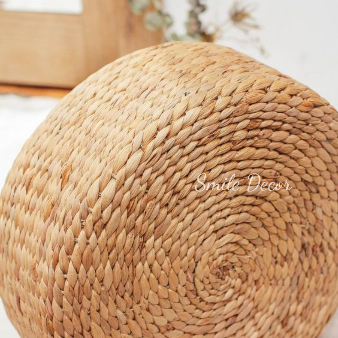 Ghế đôn đa năng đan lục bình hình tròn Smile Decor dùng để ngồi, làm bàn thấp, ghế gác chân, trang trí glamping, camping