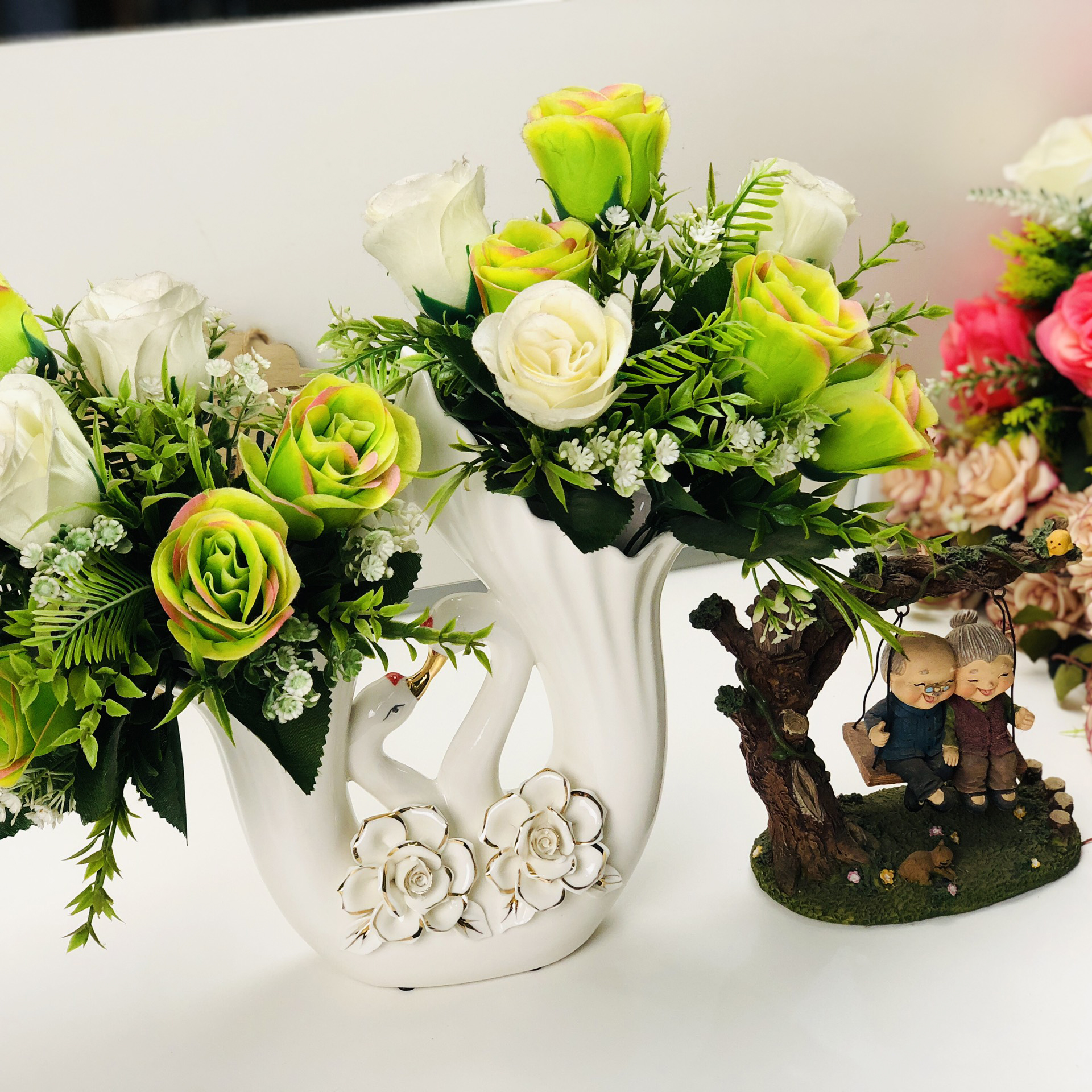 Bình hoa decor họa tiết hoa hồng nổi viền vàng 24k - Bình cắm hoa decor trang trí đẹp cho phòng khách.