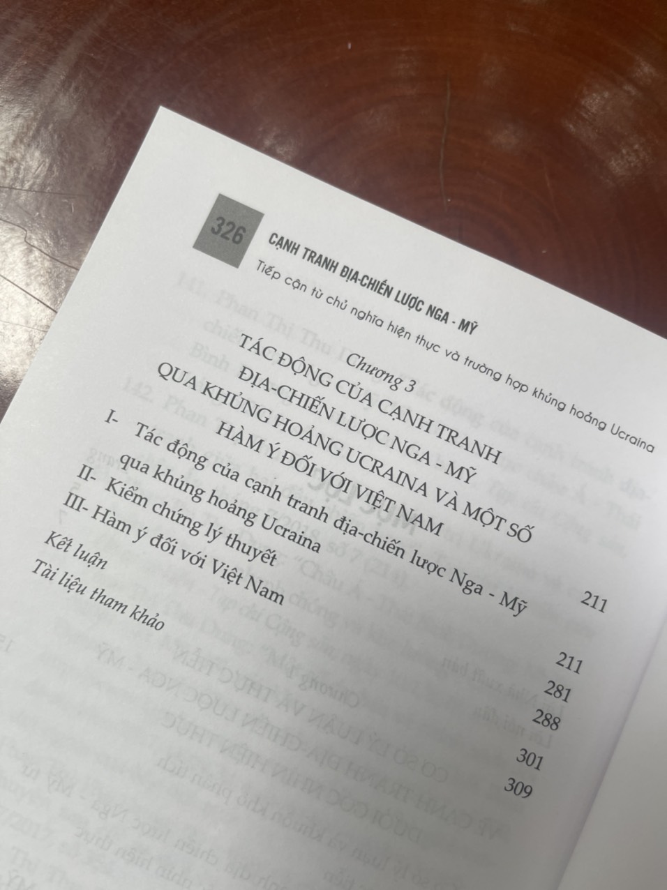 CẠNH TRANH ĐỊA – CHIẾN LƯỢC NGA – MỸ - Tiếp cận từ chủ nghĩa hiện thực và trường hợp khủng hoảng Ucraina – Phan Thị Thu Dung - NXB Chính trị Quốc gia Sự thật (bìa mềm)